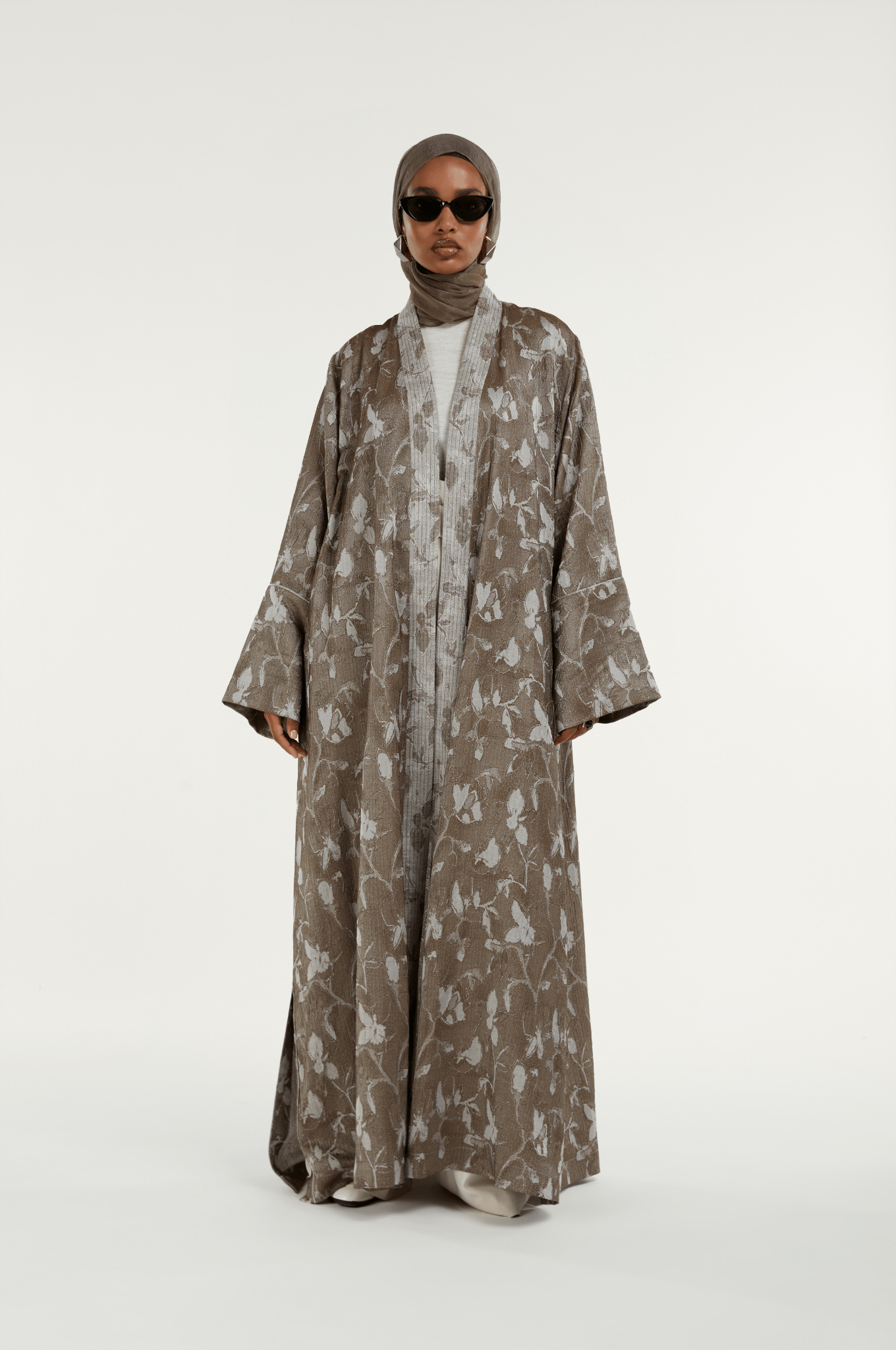 ALEXI BROWN SILVER ABAYA - 1309 - MIRA Y MANO