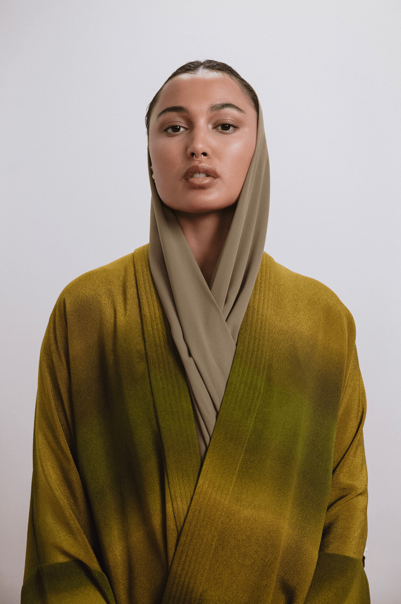 EMBER ABAYA - 1309 - MIRA Y MANO