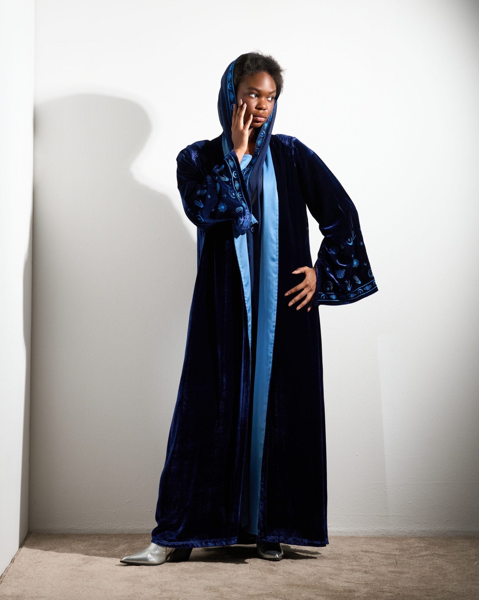 FW5 - NV ABAYA - ABAYATI COLLECTION - MIRA Y MANO