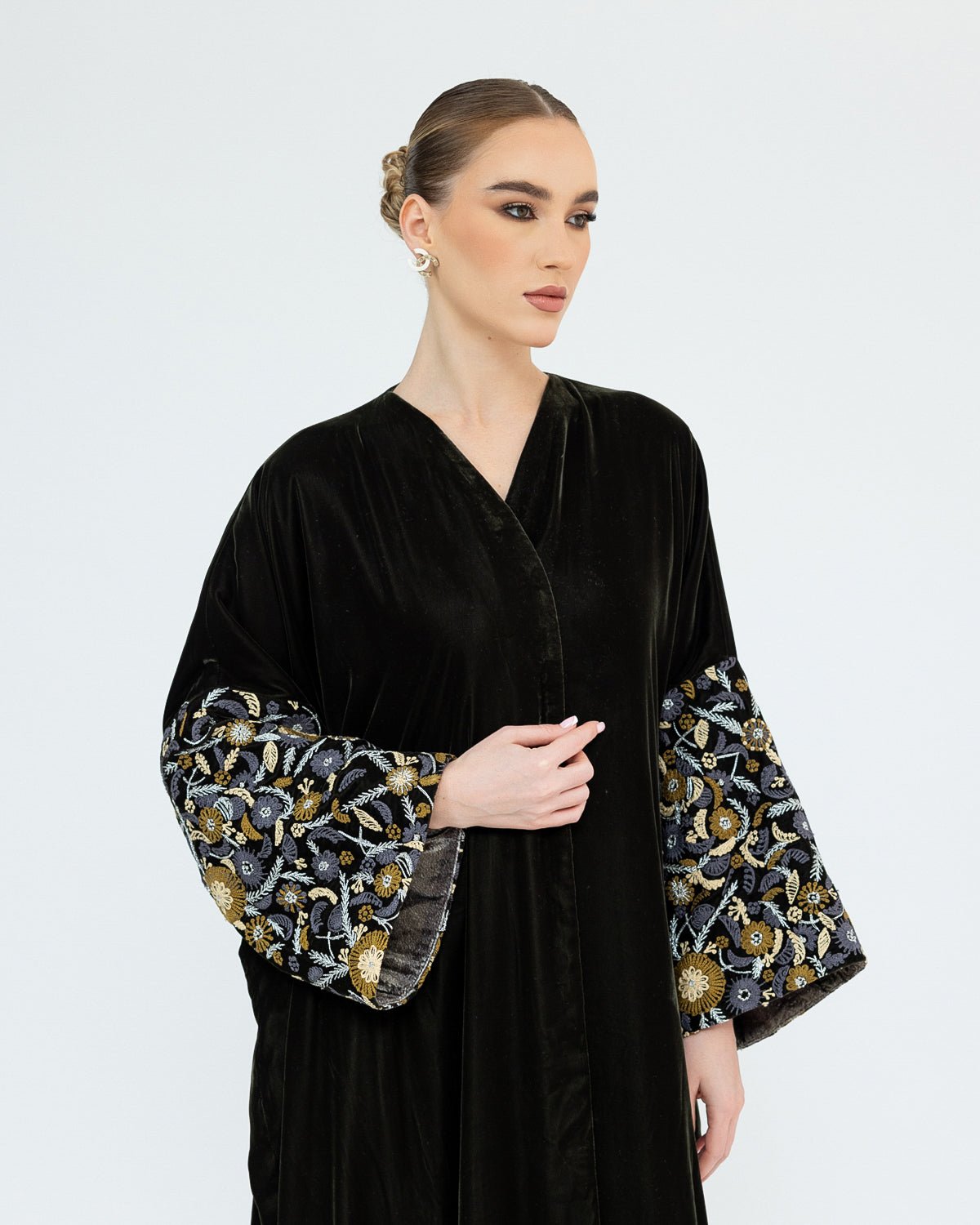 ADRA26 - 010 ABAYA - ALDUKAN - MIRA Y MANO