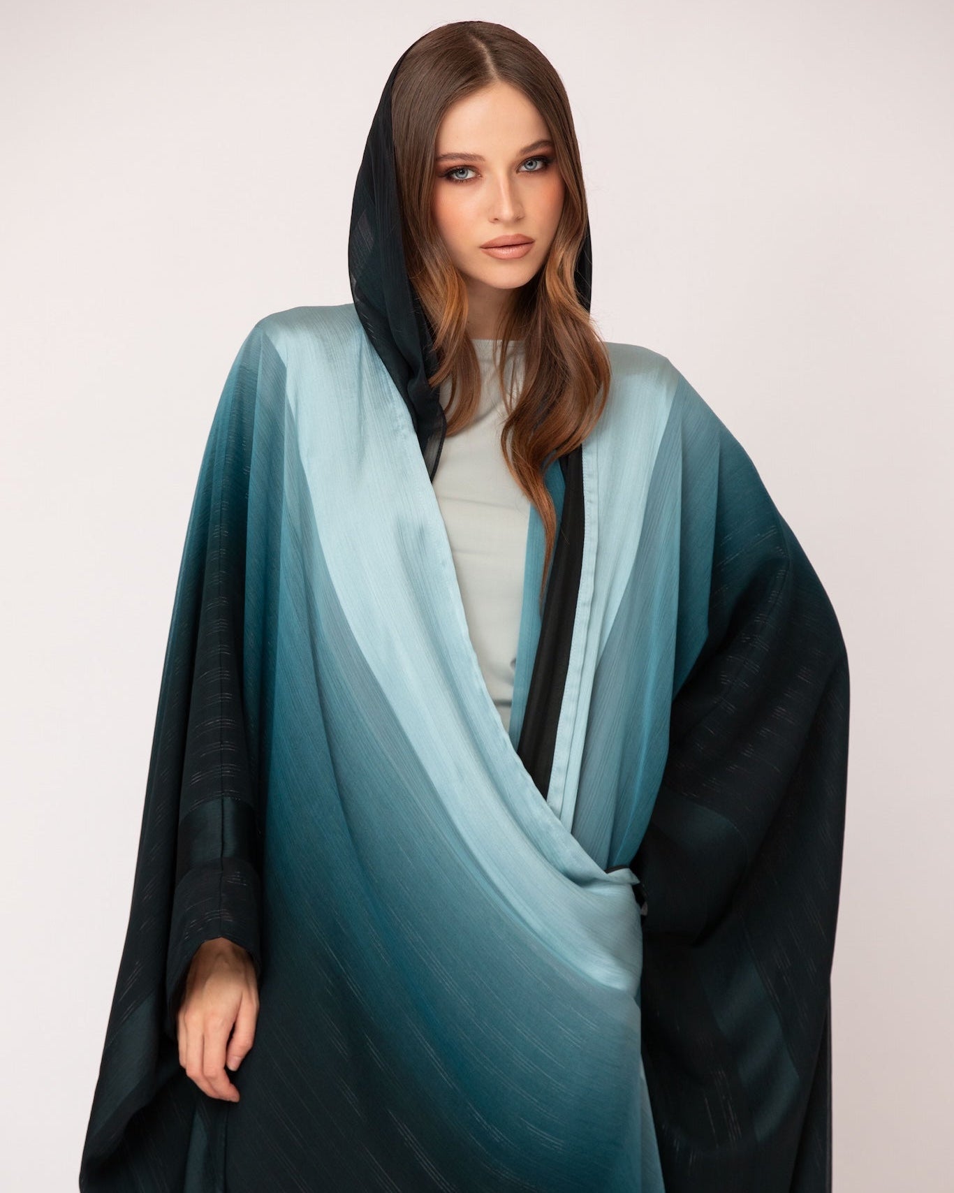 DAA26-01 N ABAYA - ALDUKAN - MIRA Y MANO