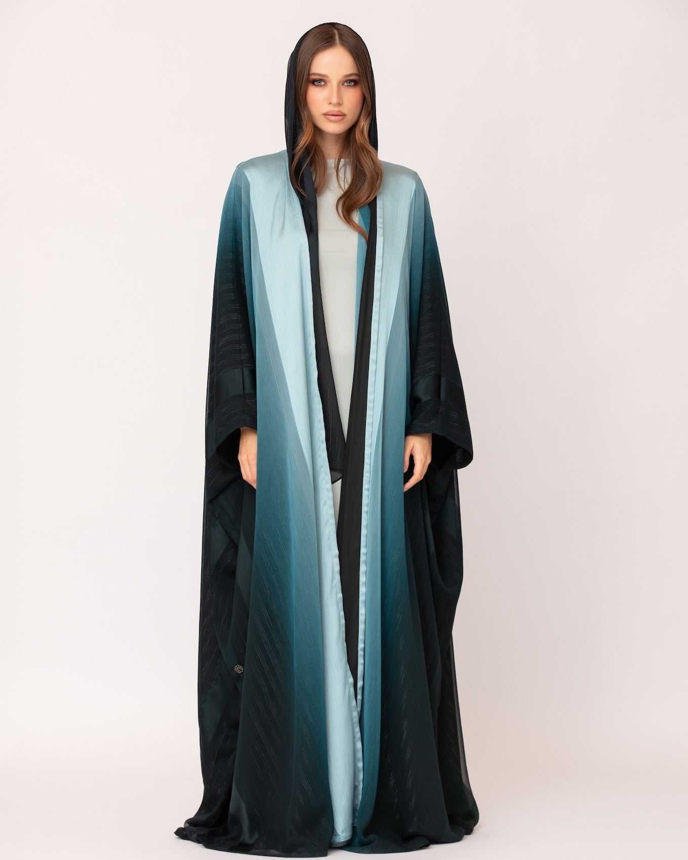 DAA26-01 N ABAYA - ALDUKAN - MIRA Y MANO
