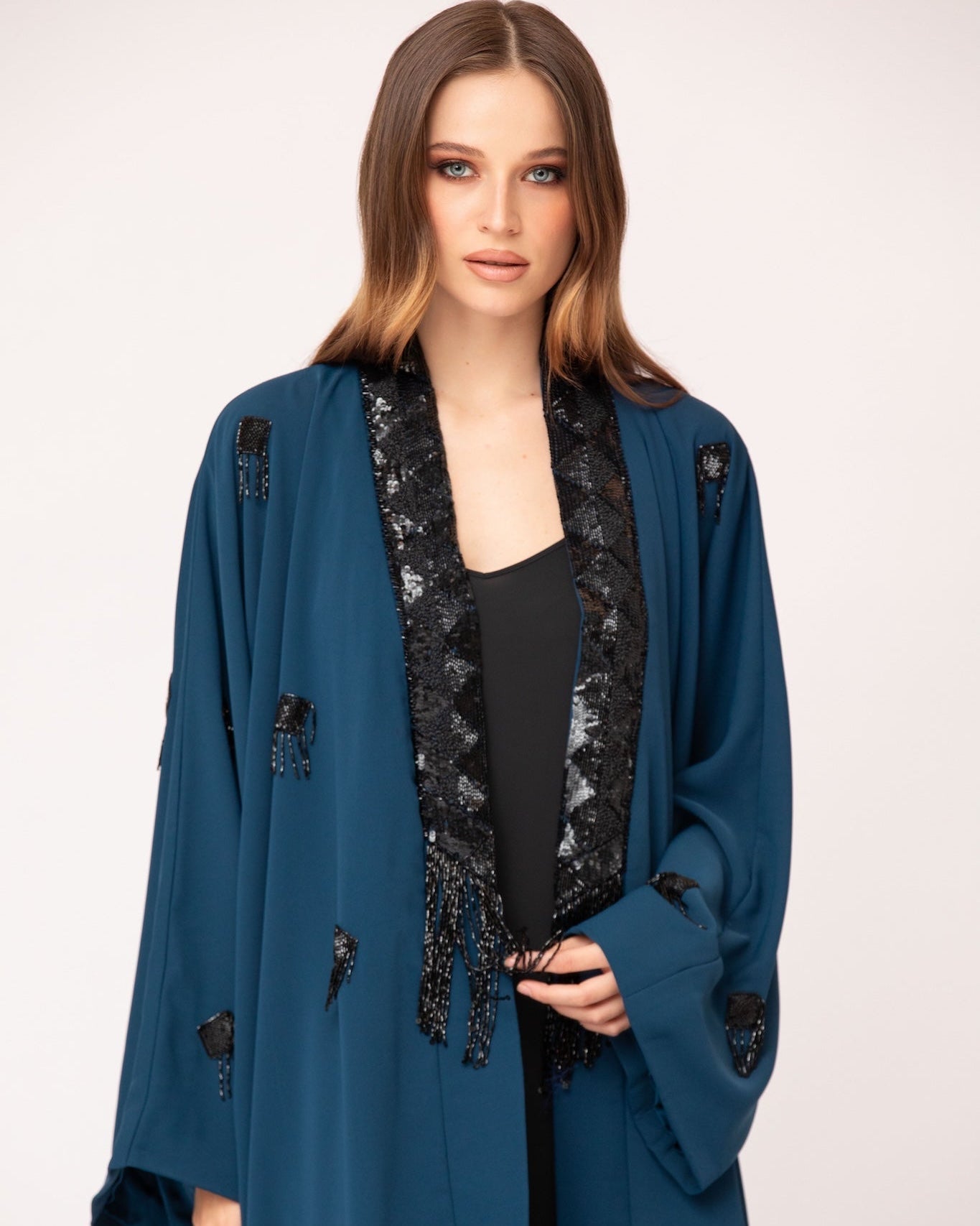 DAA26-72 ABAYA - ALDUKAN - MIRA Y MANO