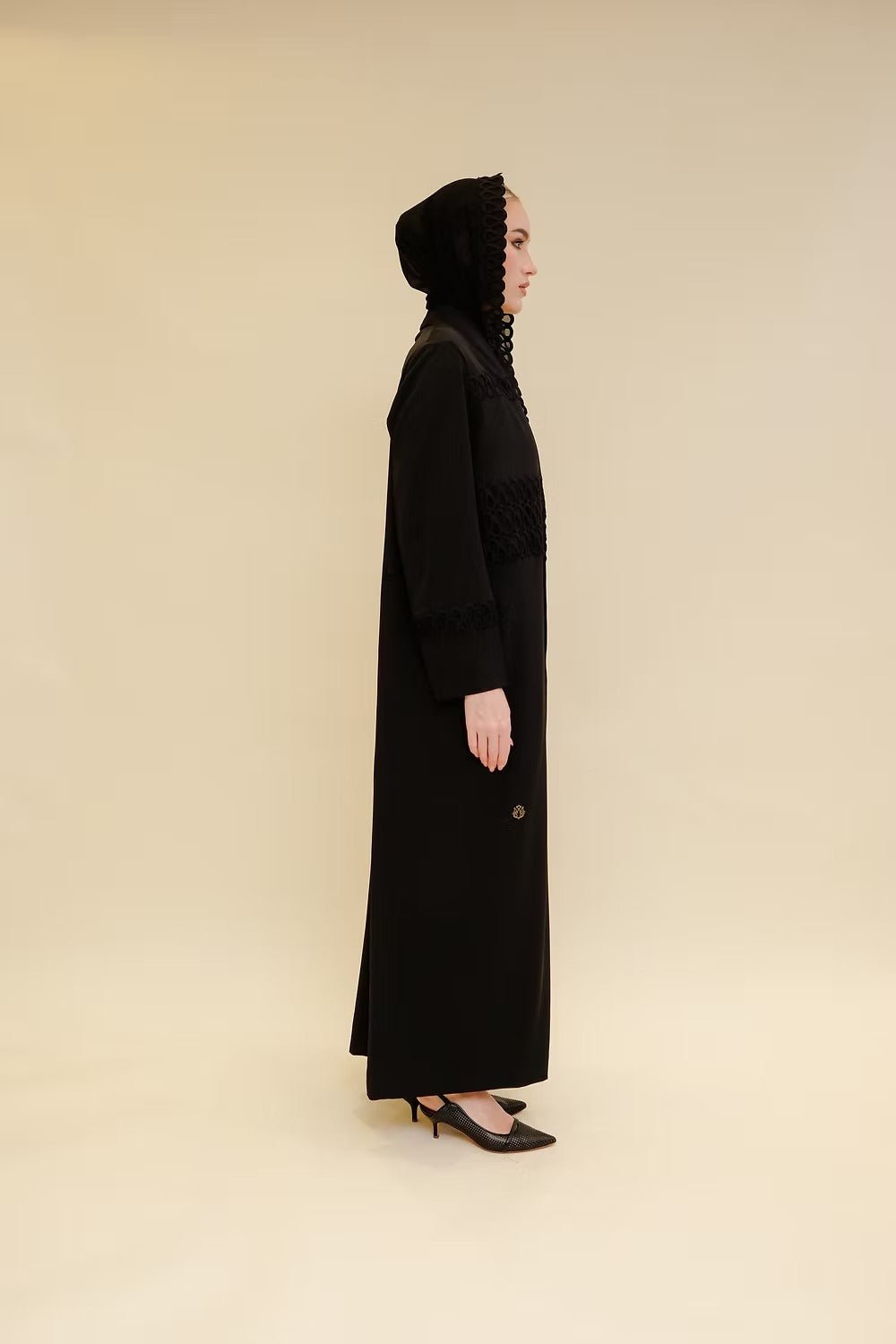 DS25 - 039 ABAYA - ALDUKAN - MIRA Y MANO