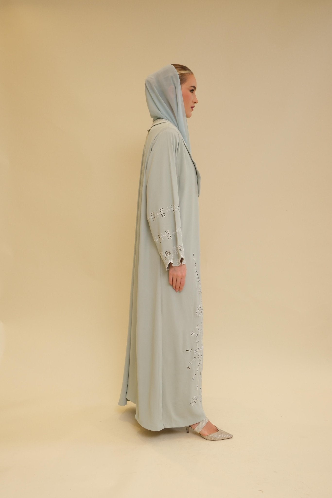 DS25 - 053 ABAYA - ALDUKAN - MIRA Y MANO