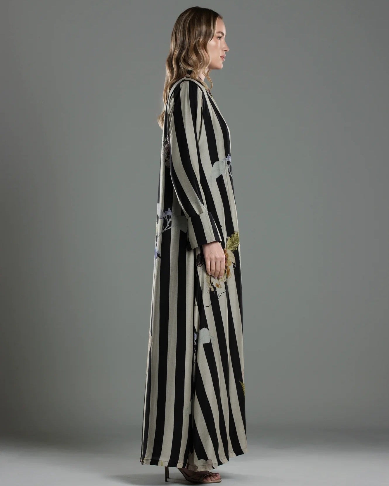DSC26-011 – Black Silk Cotton Abaya - ALDUKAN - MIRA Y MANO