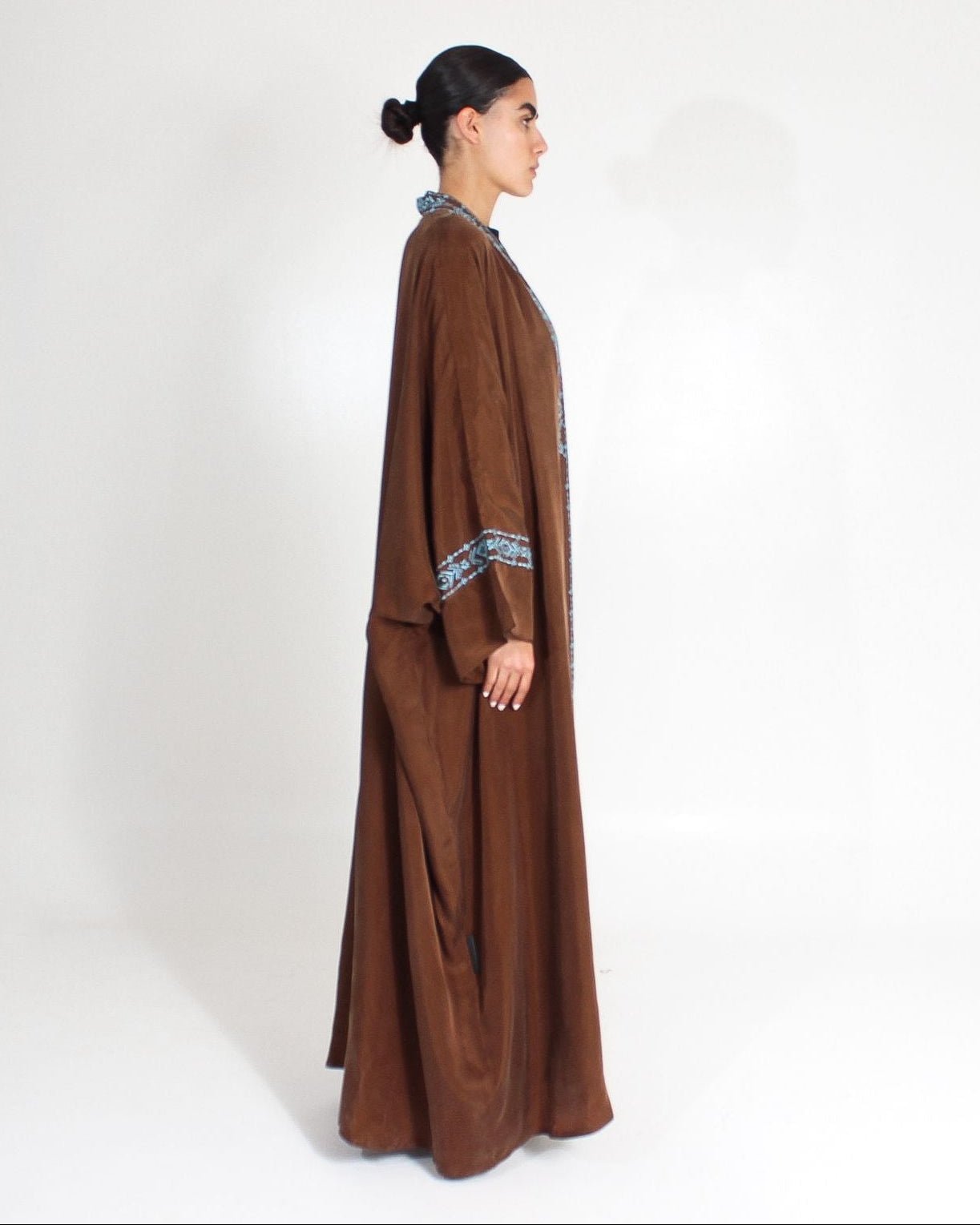 COBRA CAMEL SILK ABAYA - ASDAF LINE - MIRA Y MANO