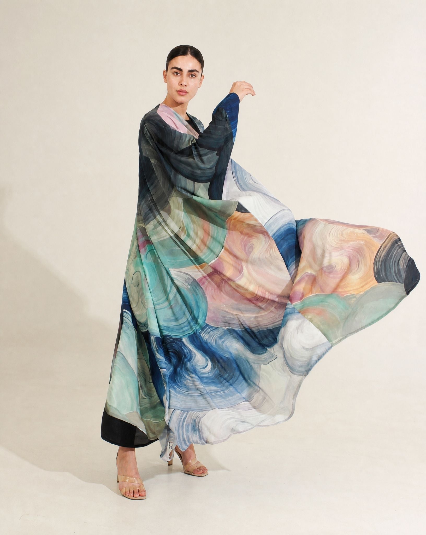 WAVY PRINT CHIFFON ABAYA - ASDAF LINE - MIRA Y MANO