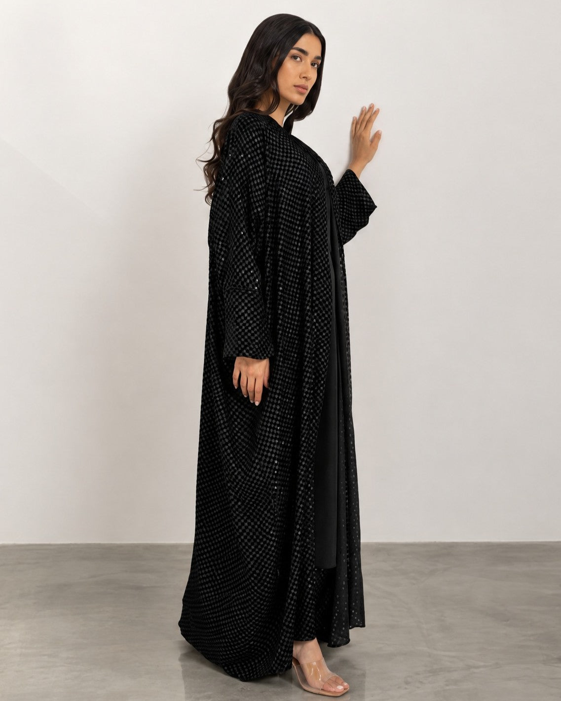 A25-46 - Black Velvet Abaya - ASL - MIRA Y MANO
