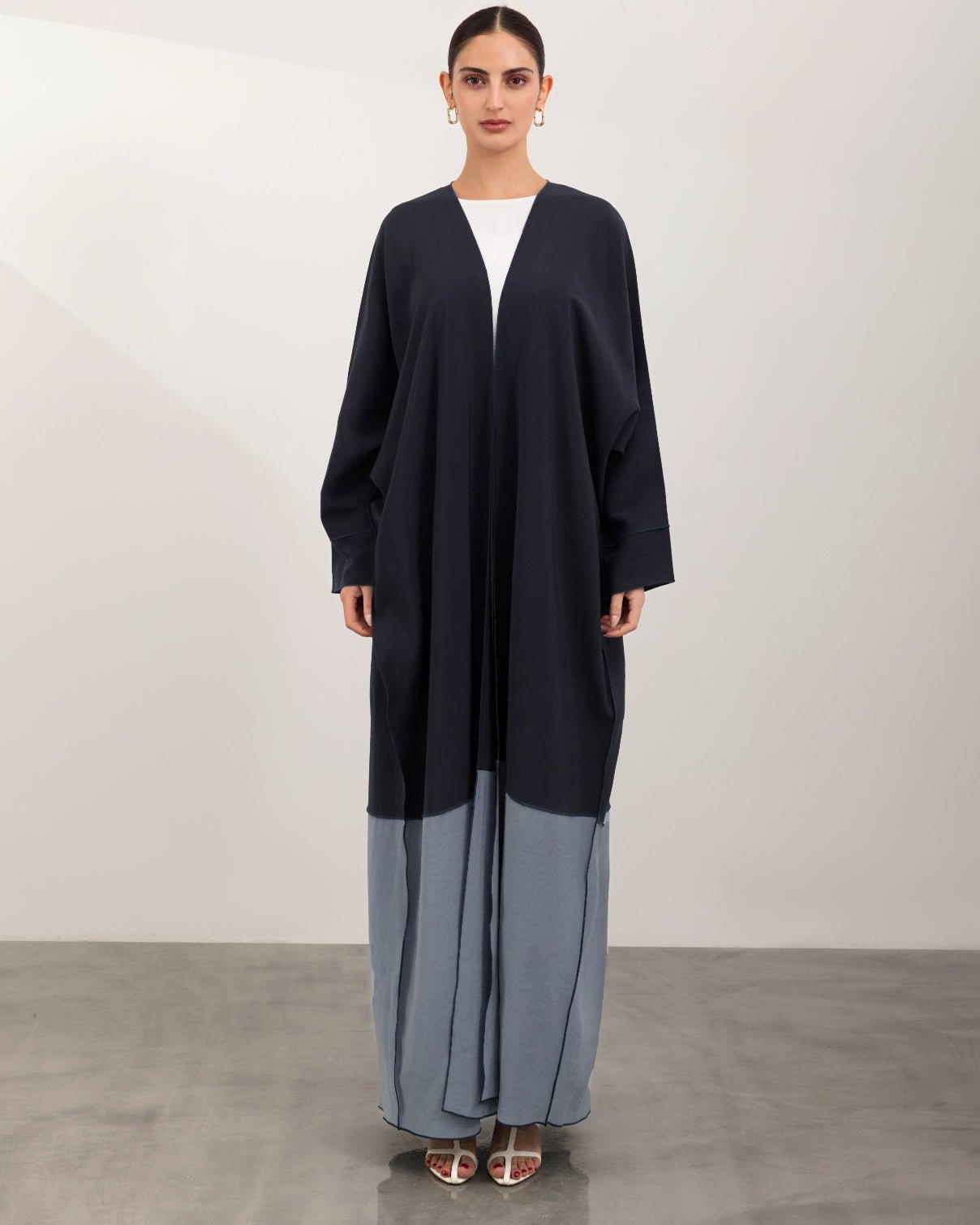 A26-01 ABAYA - ASL - MIRA Y MANO