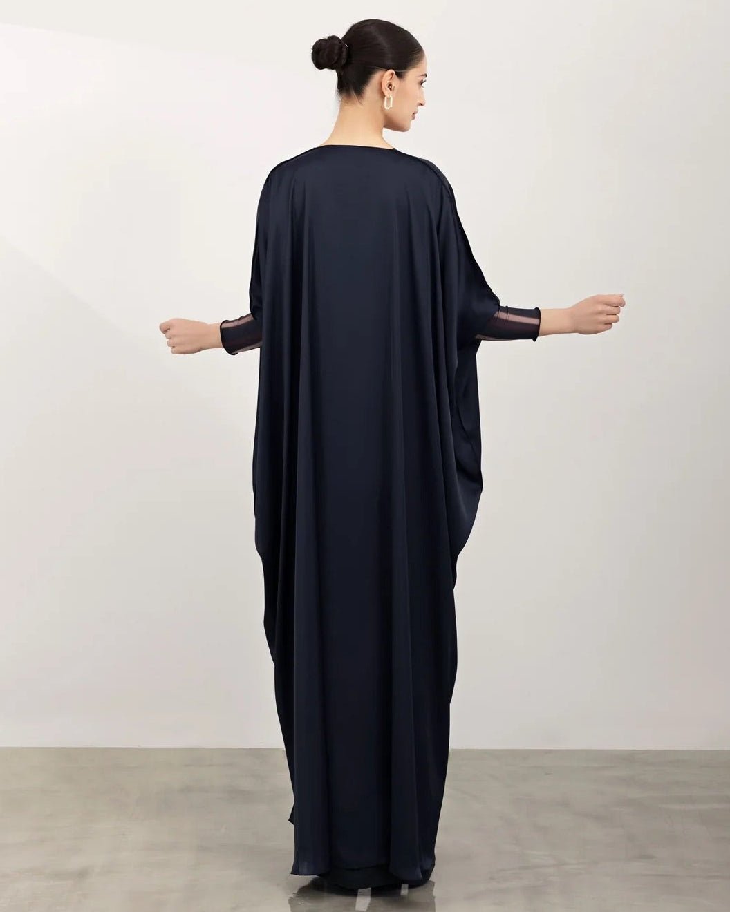 A26-06 – Navy Printed Silk Abaya - ASL - MIRA Y MANO