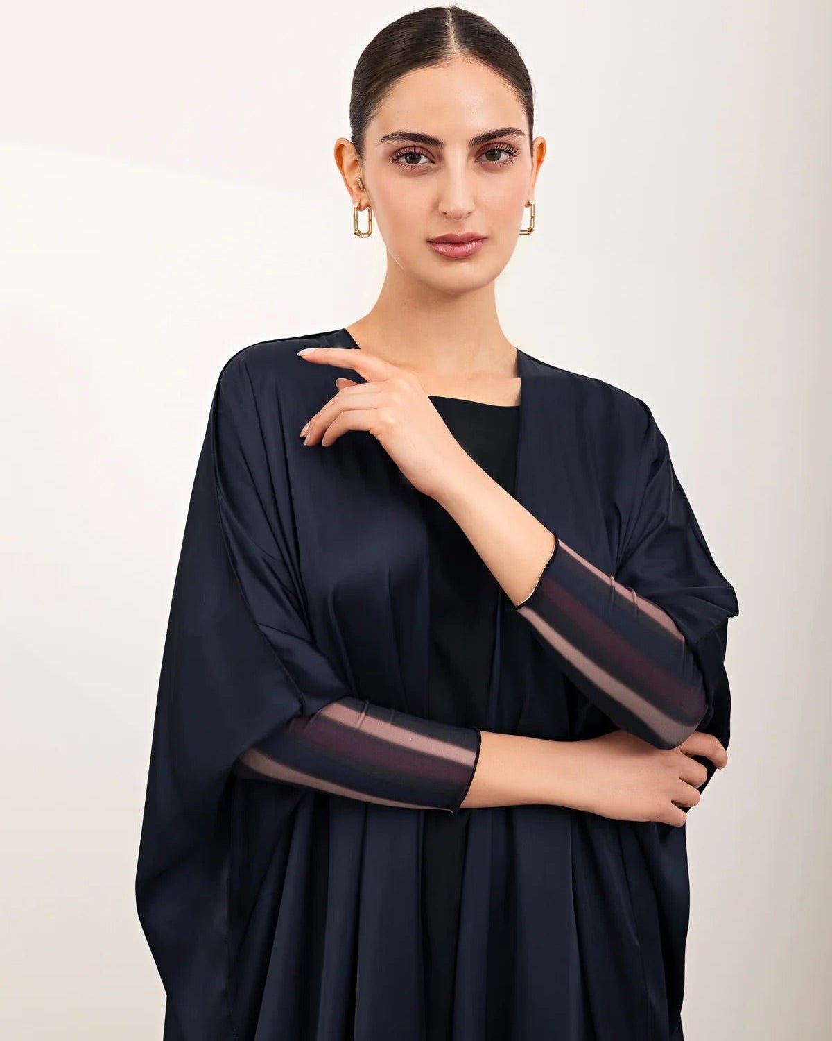 A26-06 – Navy Printed Silk Abaya - ASL - MIRA Y MANO