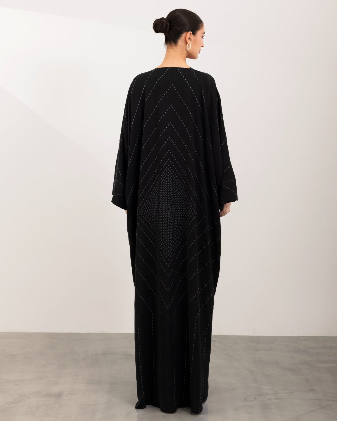 A26-09 – Black Crepe Abaya - ASL - MIRA Y MANO