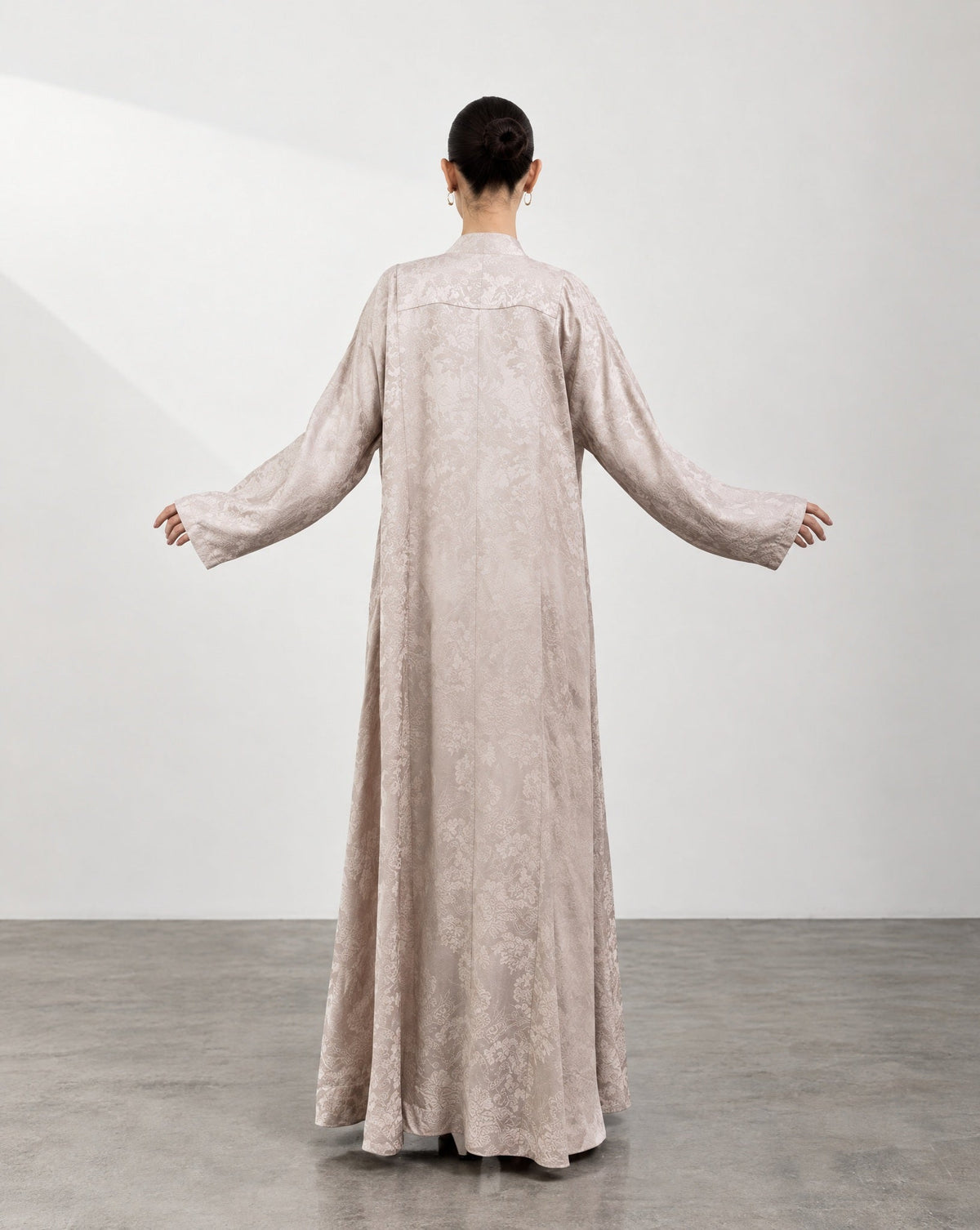 A26-17 - Beige Jacquard Abaya - ASL - MIRA Y MANO