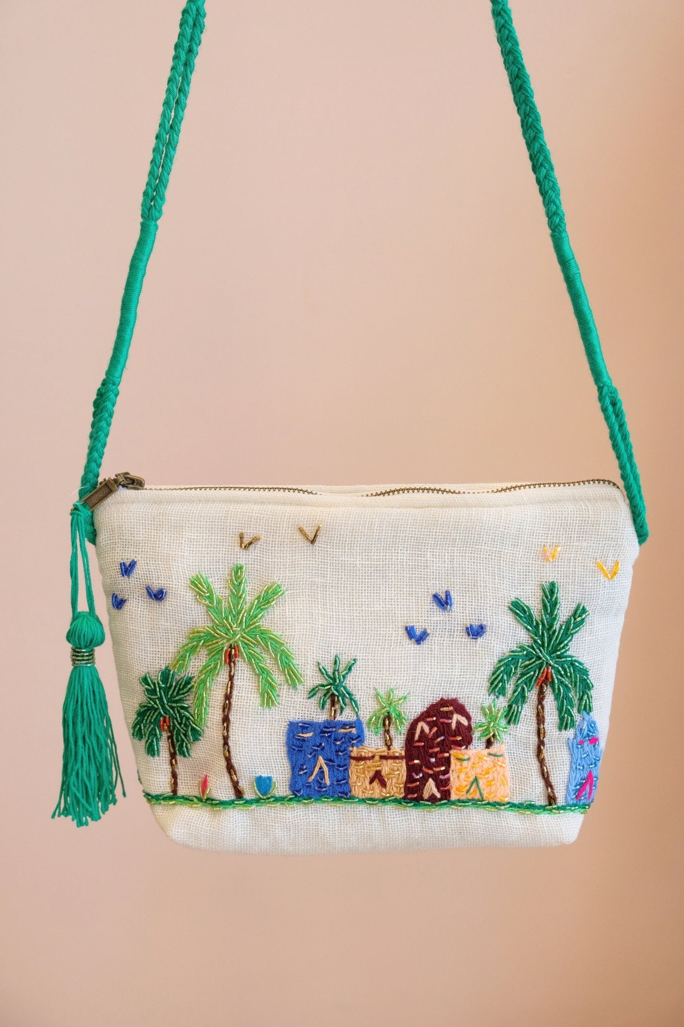 FERIA POUCH - BADDARA - MIRA Y MANO