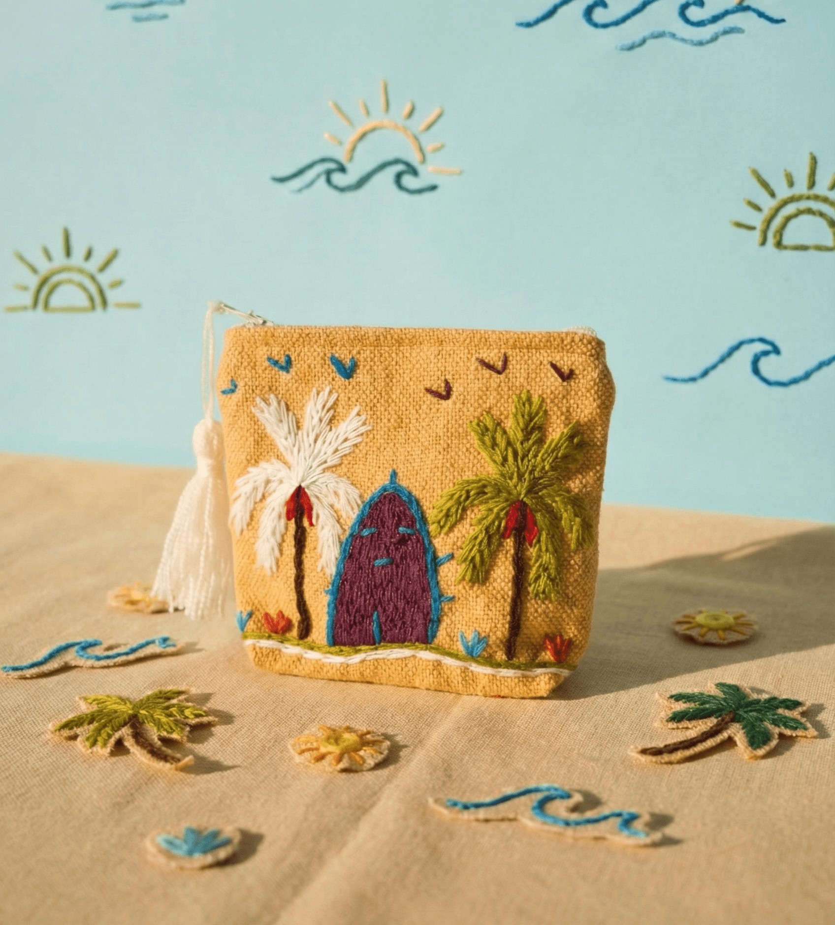 LISA - YE POUCH - BADDARA - MIRA Y MANO