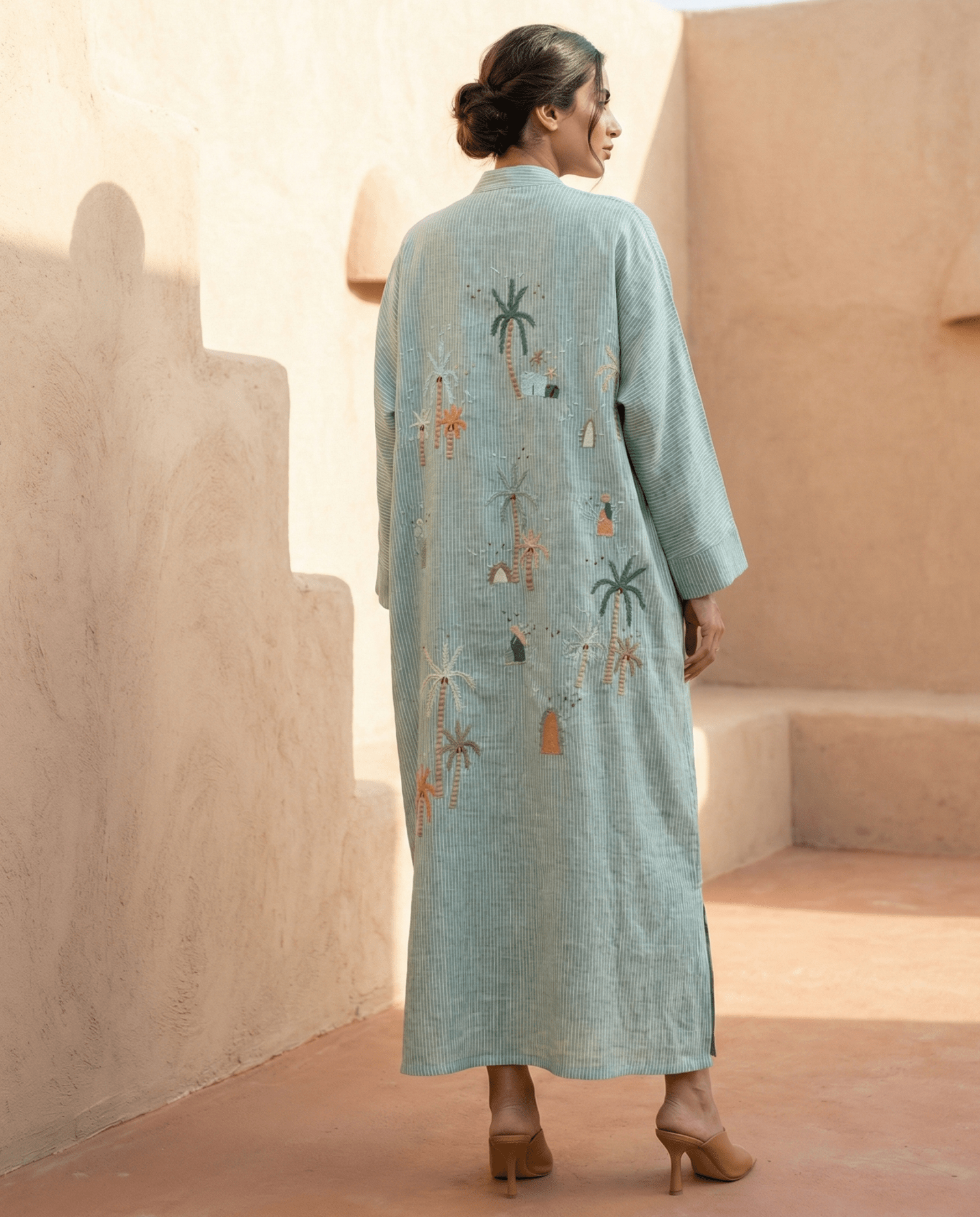 SASHA - A - LG ABAYA - BADDARA - MIRA Y MANO