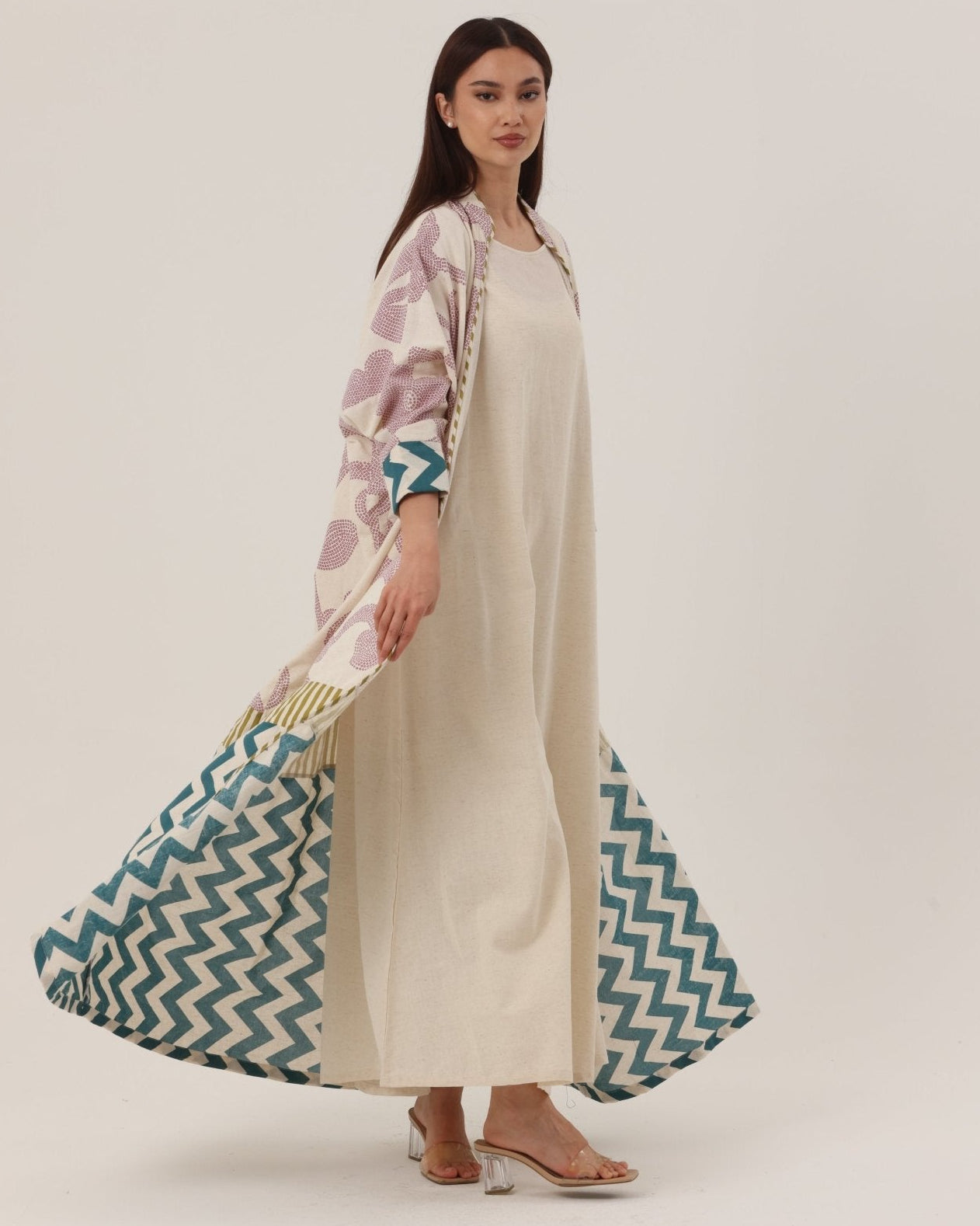 RE26 - J03 - BE ABAYA SET - BAIT ALDANTELLE - MIRA Y MANO