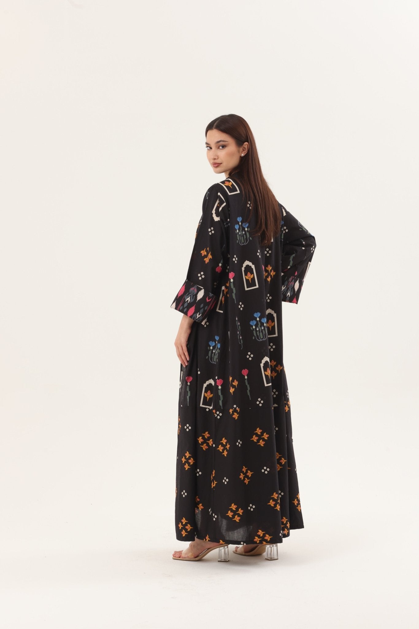 RE26 - J04 - BK ABAYA SET - BAIT ALDANTELLE - MIRA Y MANO