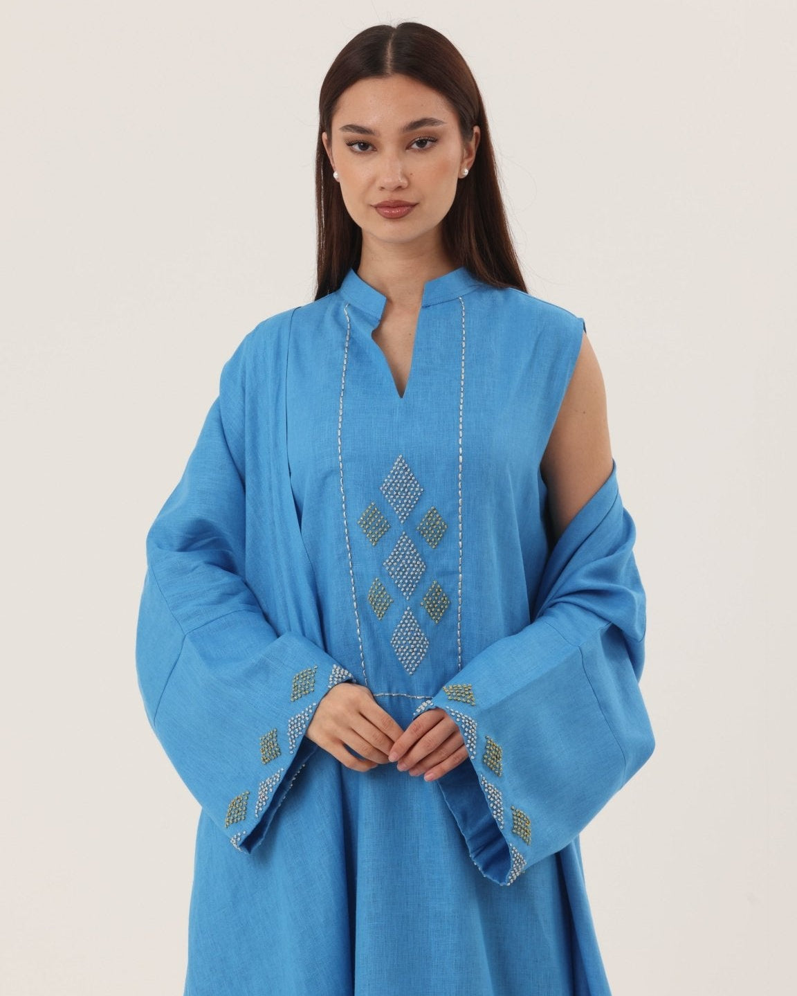 RE26 - J10 - BL ABAYA SET - BAIT ALDANTELLE - MIRA Y MANO