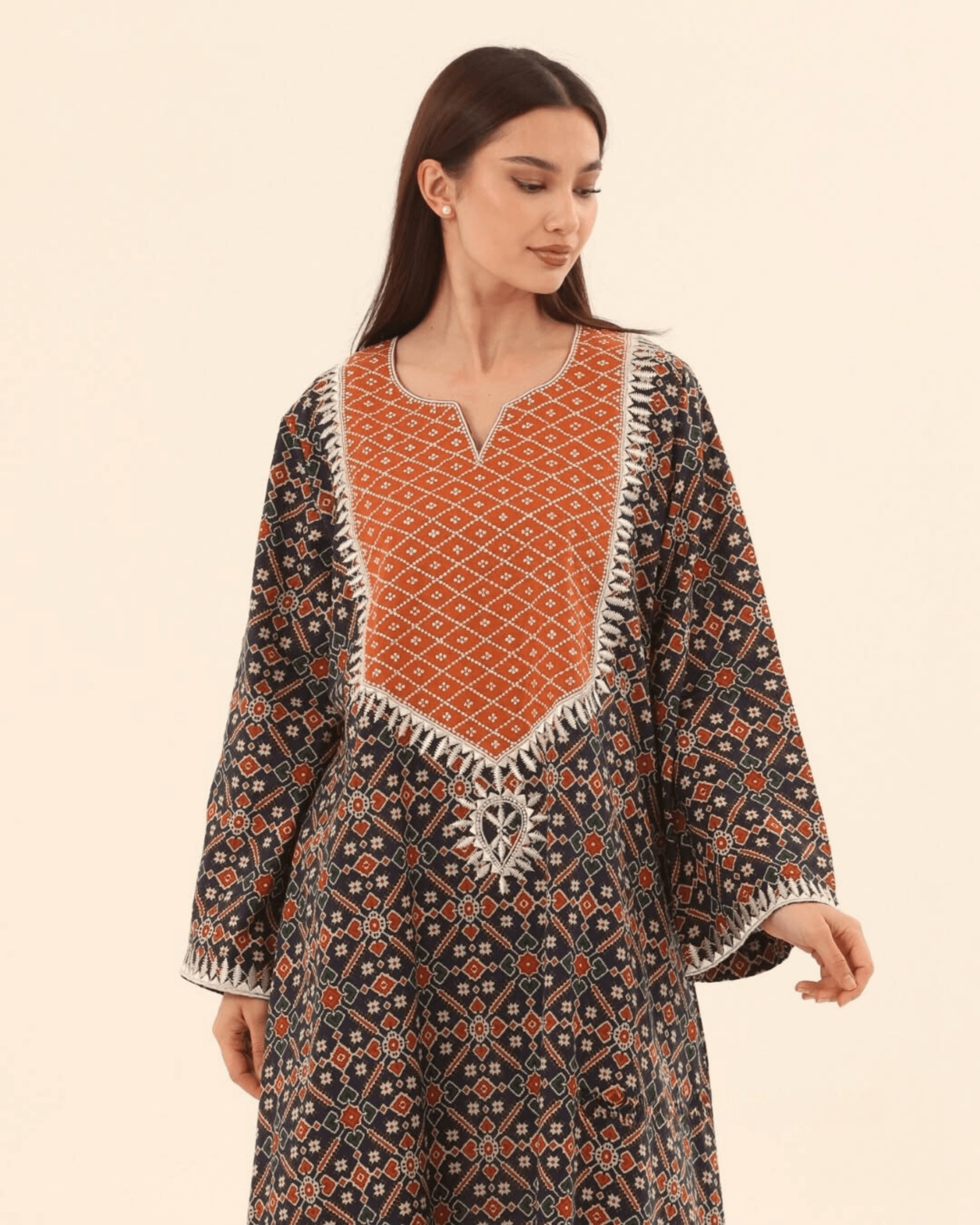 RE26 - J13 - BK KAFTAN - BAIT ALDANTELLE - MIRA Y MANO