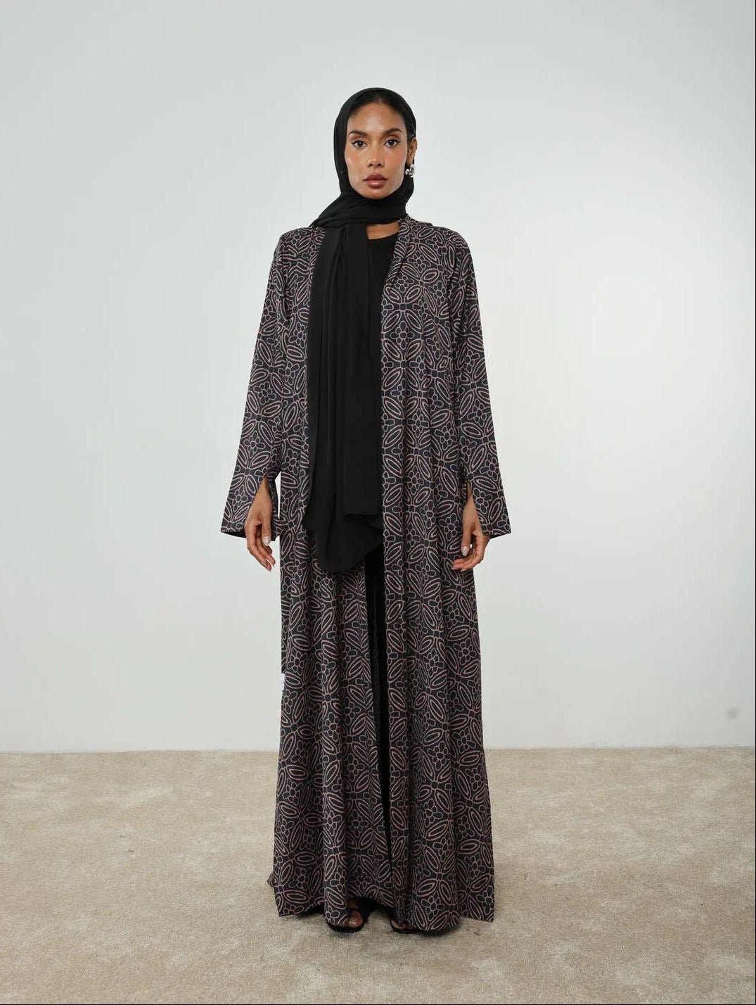 AMARA ABAYA - BY NOUF - MIRA Y MANO
