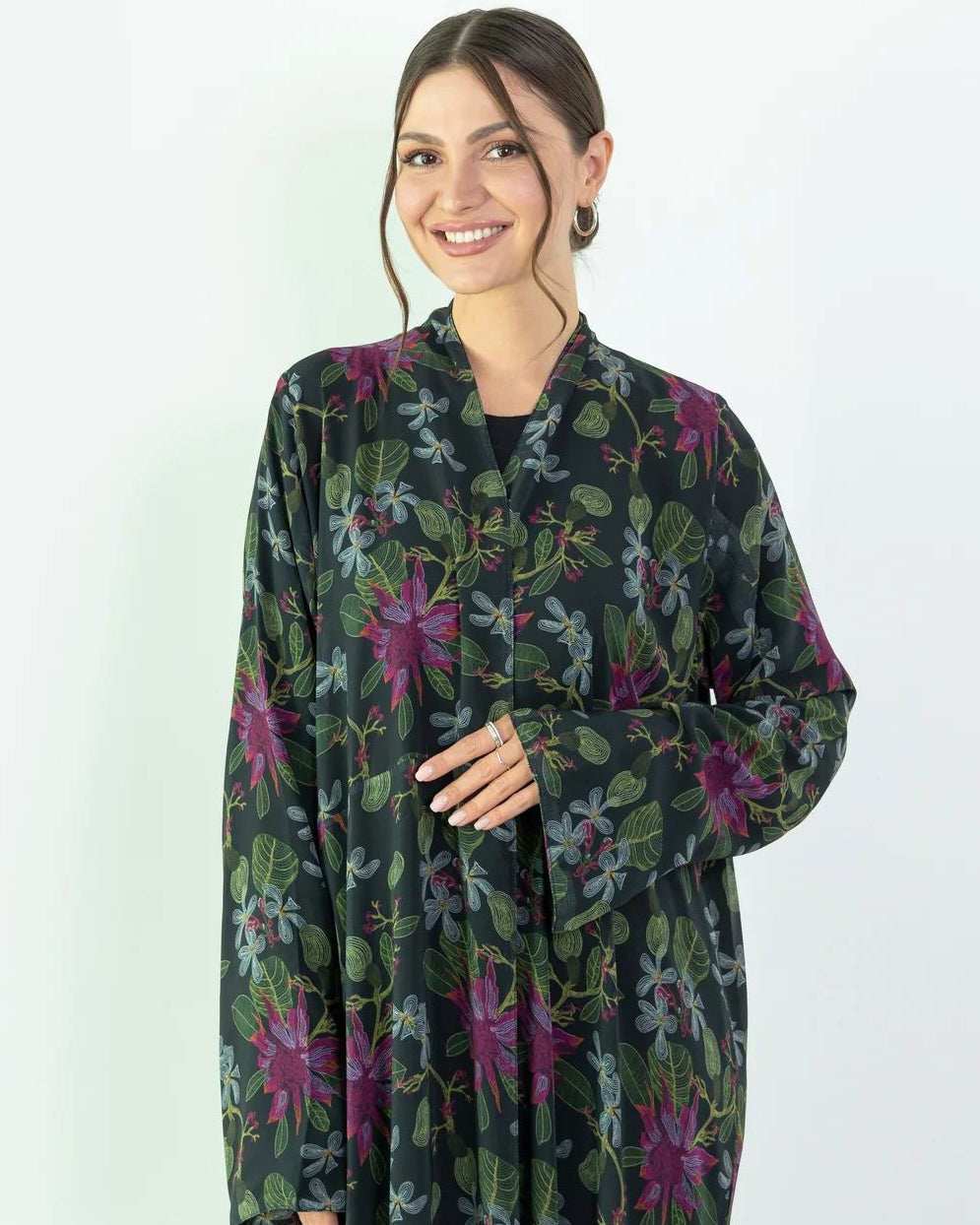 ELOWEN ABAYA - BY NOUF - MIRA Y MANO