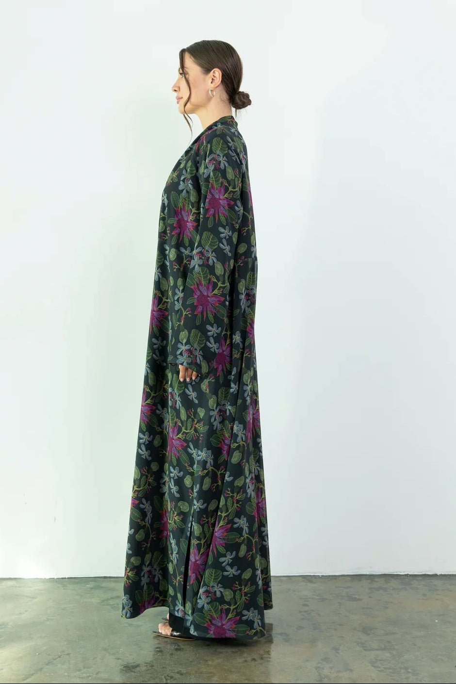 ELOWEN ABAYA - BY NOUF - MIRA Y MANO