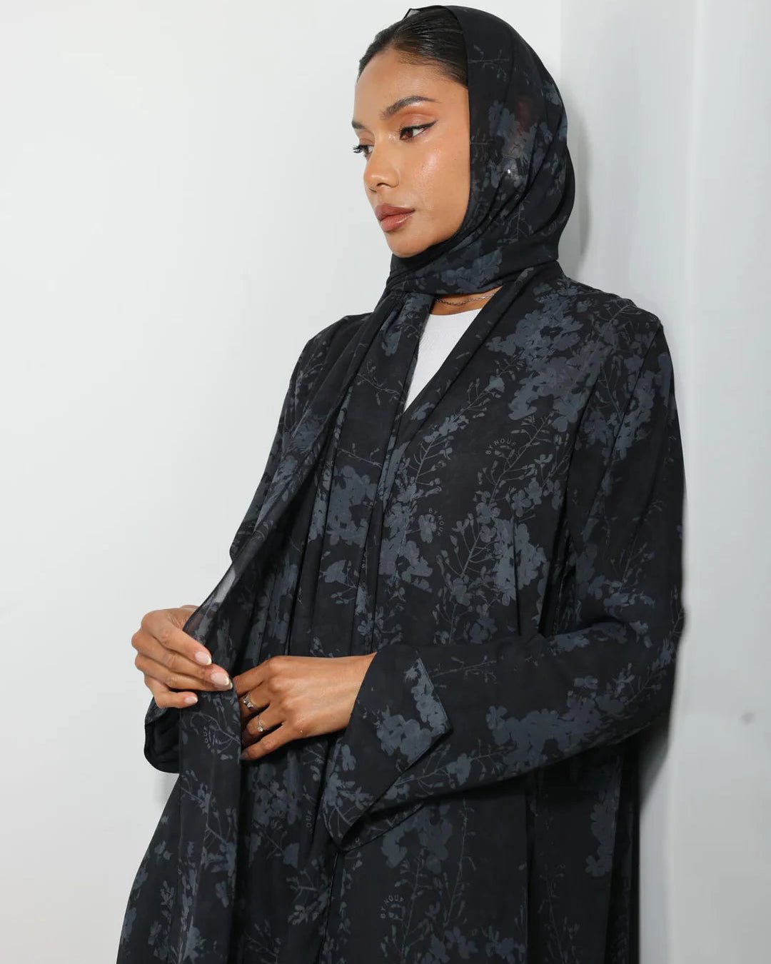 INNA ABAYA - BY NOUF - MIRA Y MANO