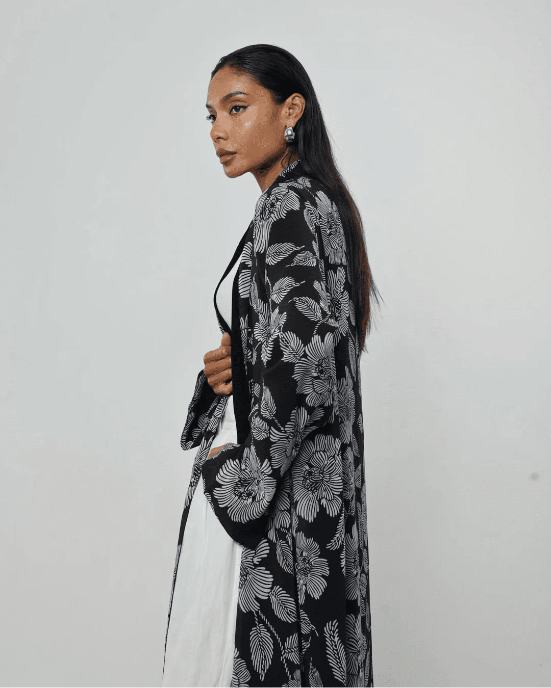 LILACL ABAYA - BY NOUF - MIRA Y MANO