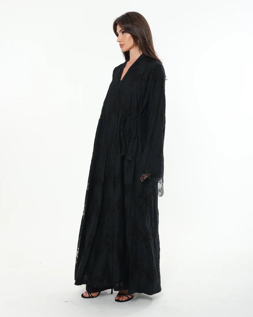 MIDNIGHT LACE ABAYA - BY NOUF - MIRA Y MANO