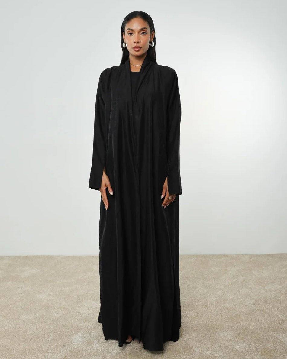 NIGHTFALL ABAYA - BY NOUF - MIRA Y MANO