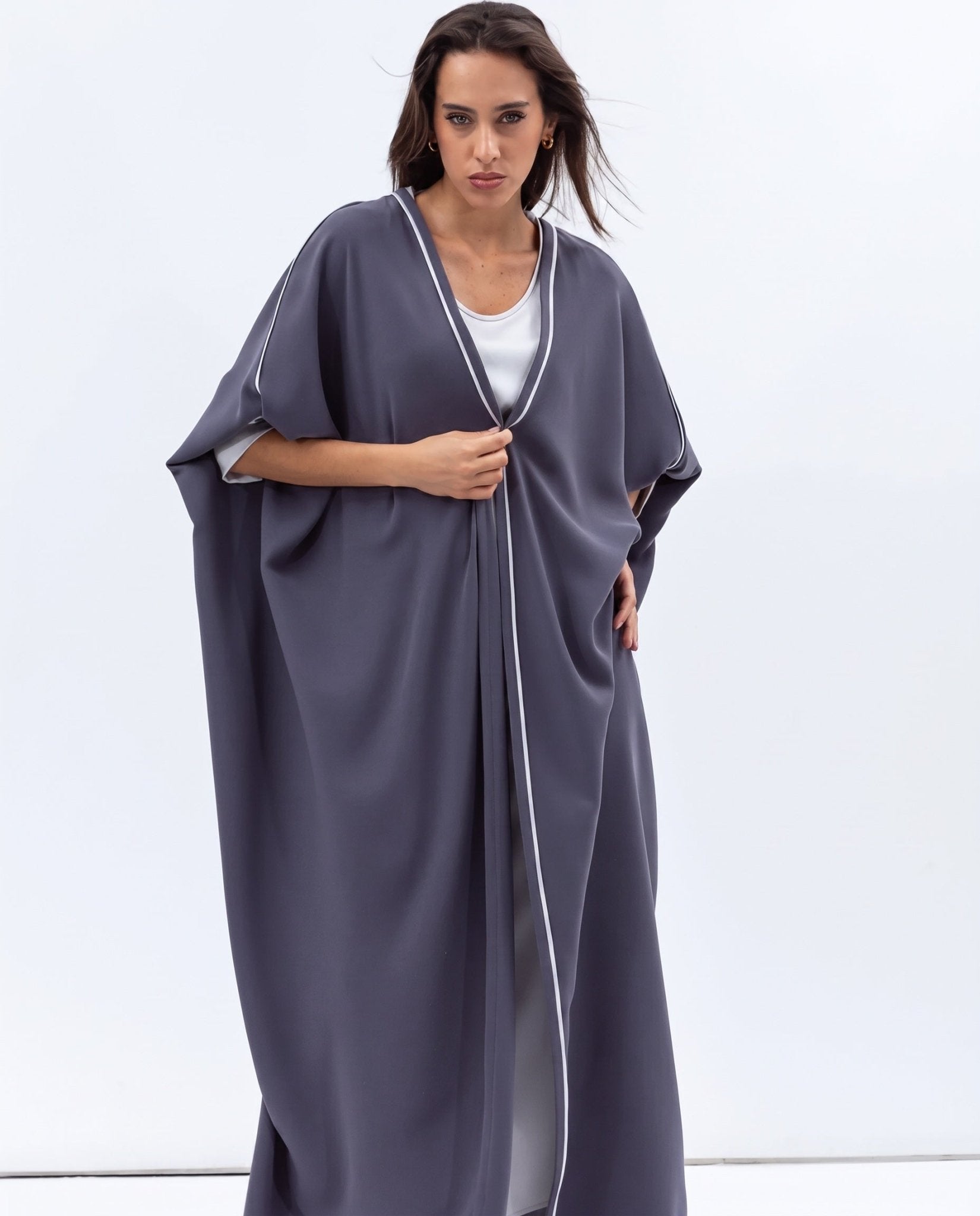AB-BF-BGRYSH-GSD – Grey Abaya - CHIKA - MIRA Y MANO