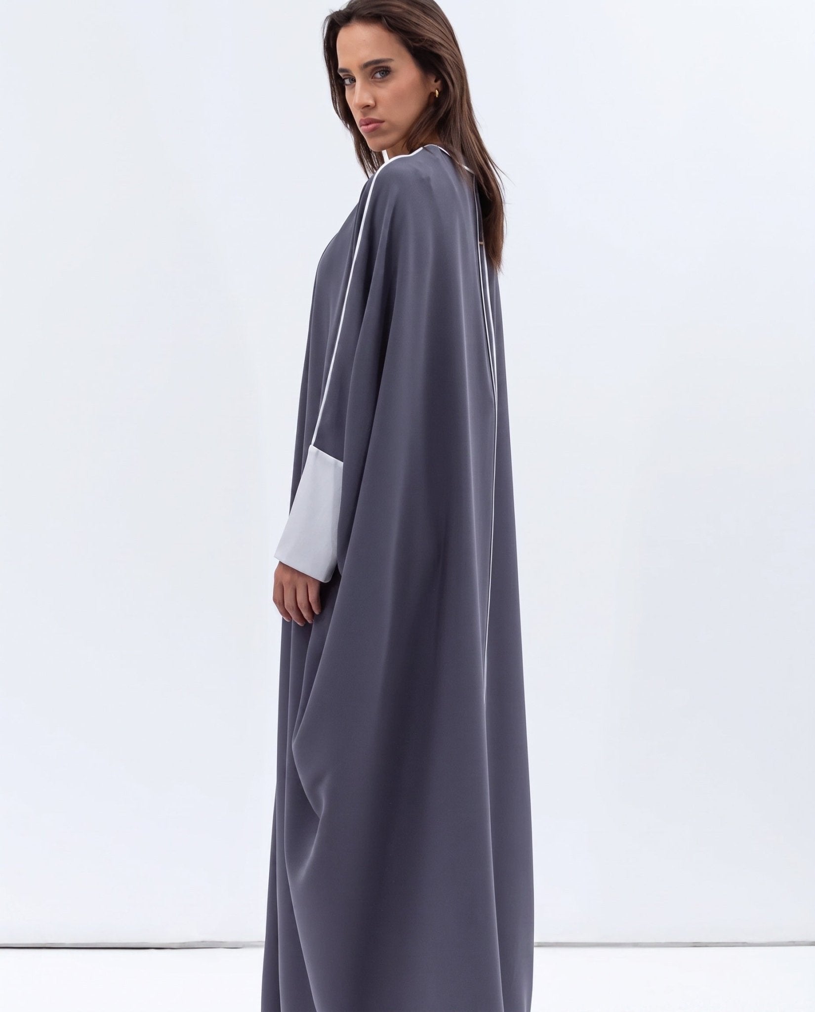AB-BF-BGRYSH-GSD – Grey Abaya - CHIKA - MIRA Y MANO