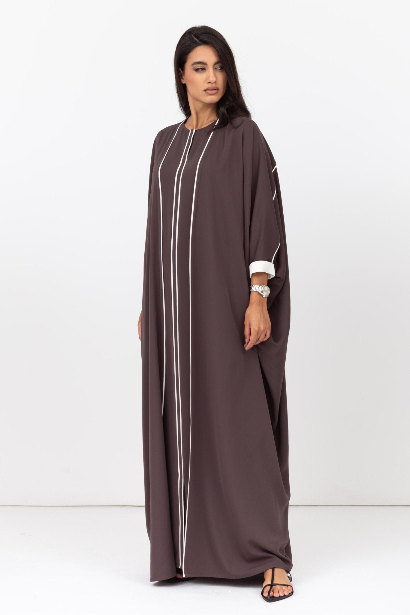 AB - BUT - OF - BRW ABAYA - CHIKA - MIRA Y MANO