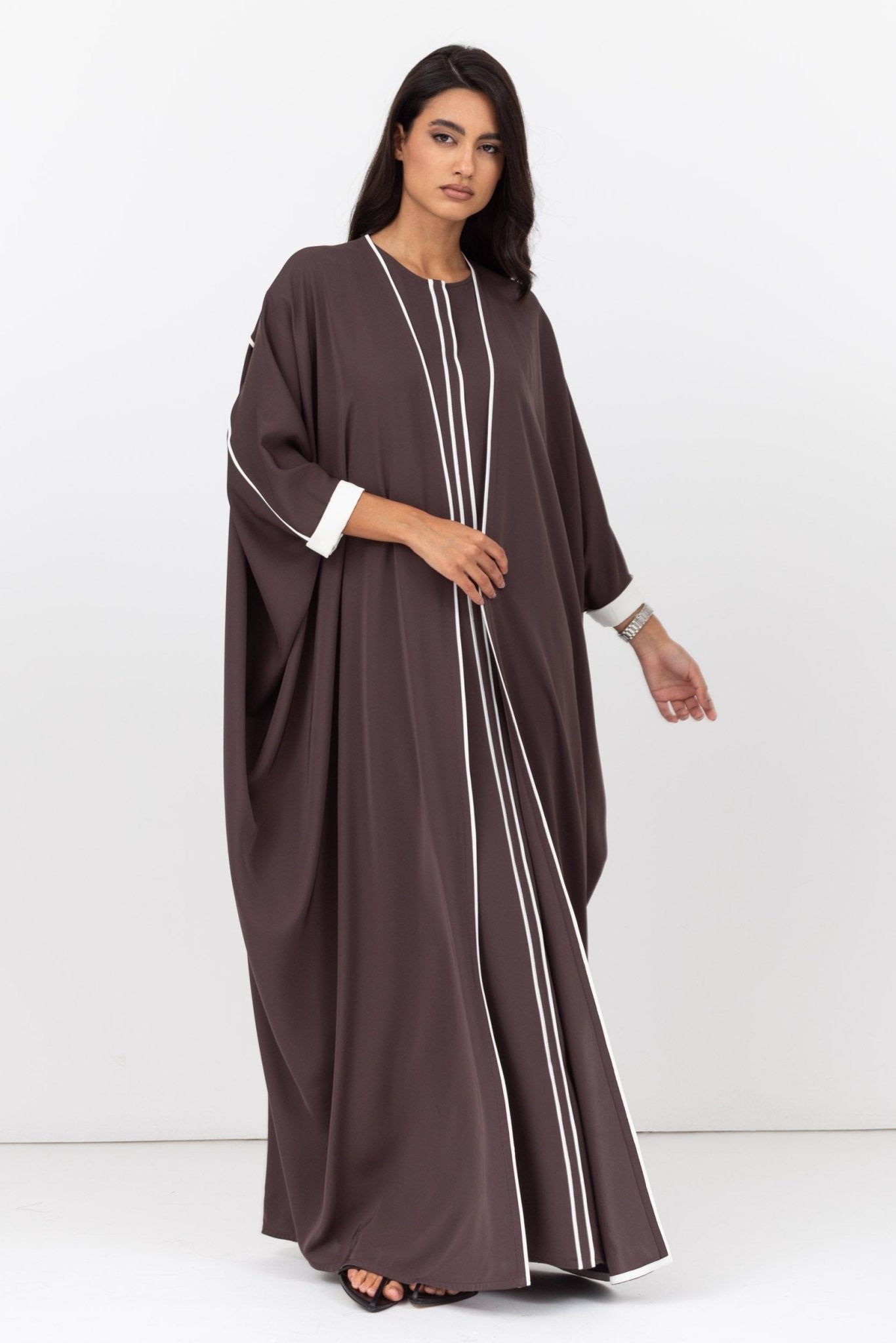 AB - BUT - OF - BRW ABAYA - CHIKA - MIRA Y MANO