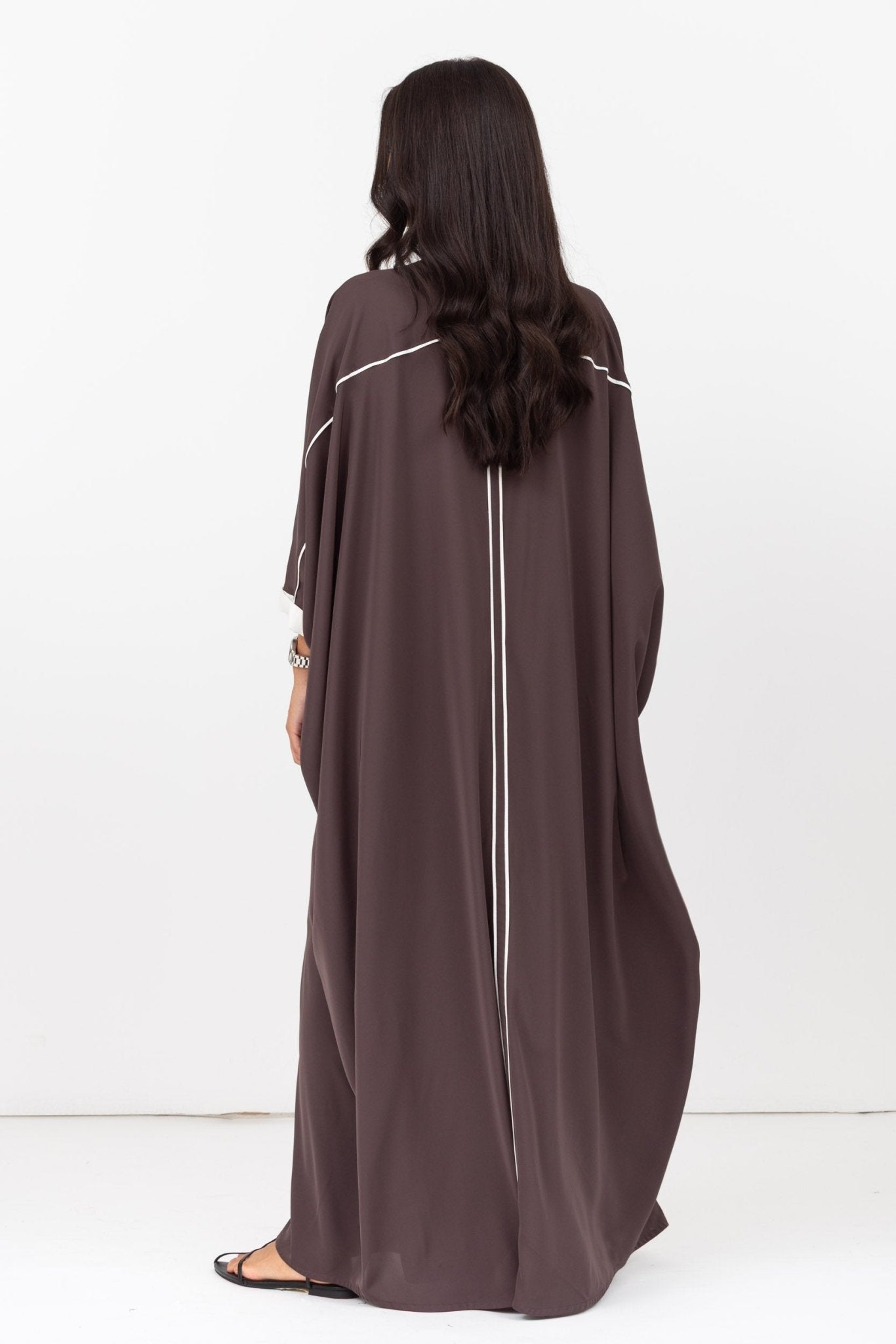 AB - BUT - OF - BRW ABAYA - CHIKA - MIRA Y MANO