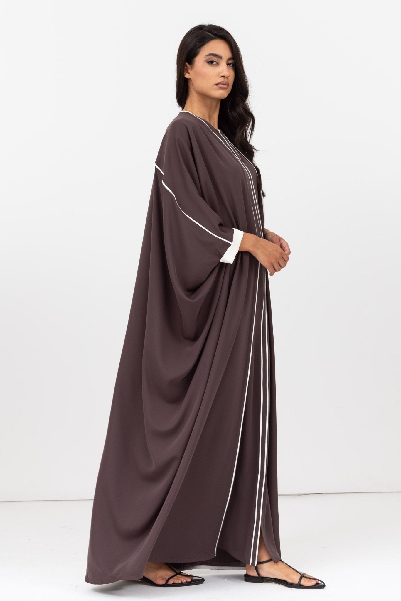 AB - BUT - OF - BRW ABAYA - CHIKA - MIRA Y MANO