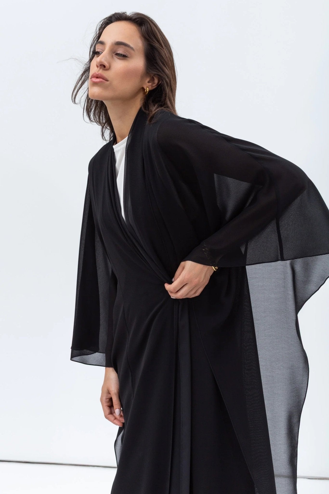 AB-FL-2LYR-CHKBLK ABAYA - CHIKA - MIRA Y MANO