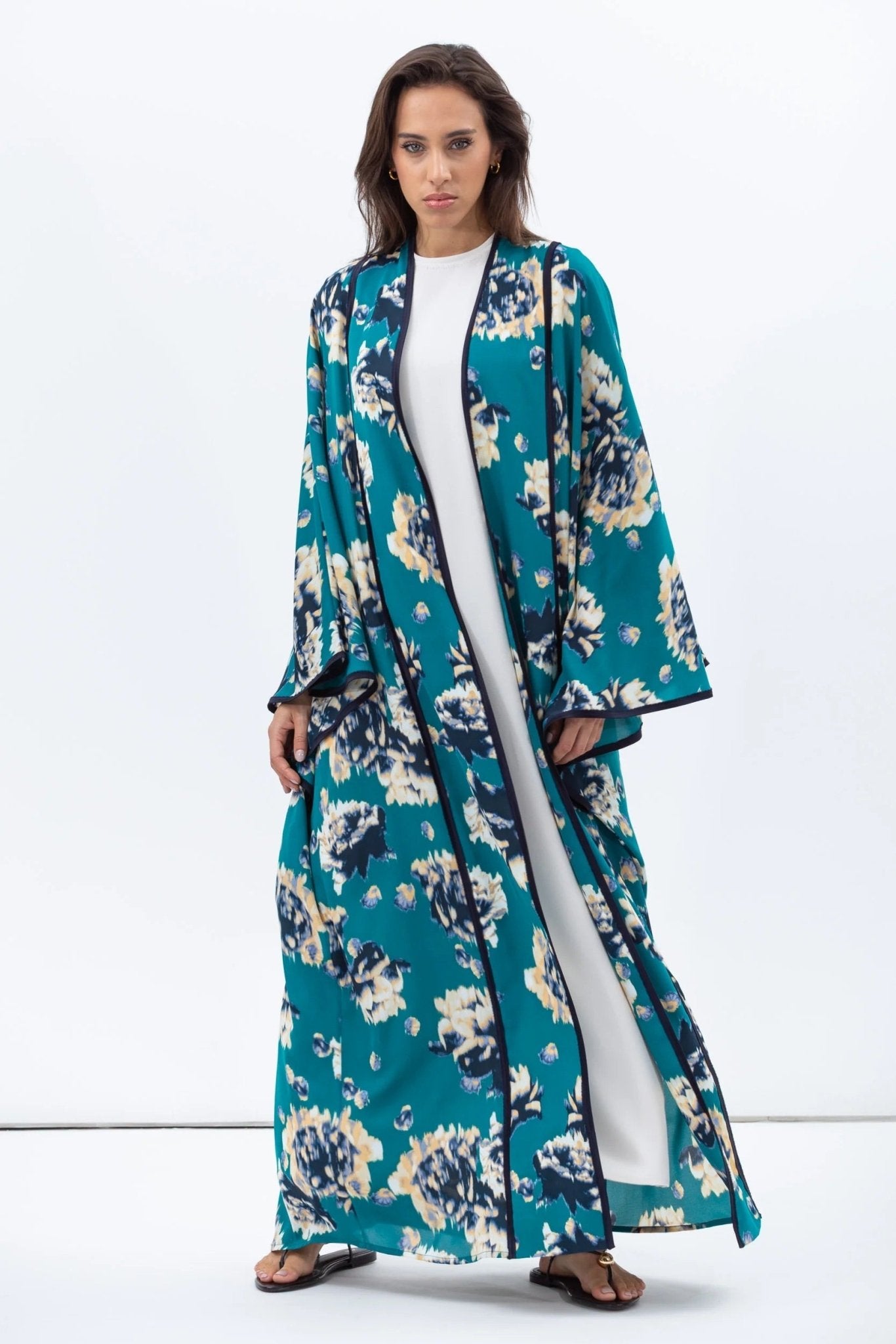 AB-FL-TL-AFP ABAYA - CHIKA - MIRA Y MANO