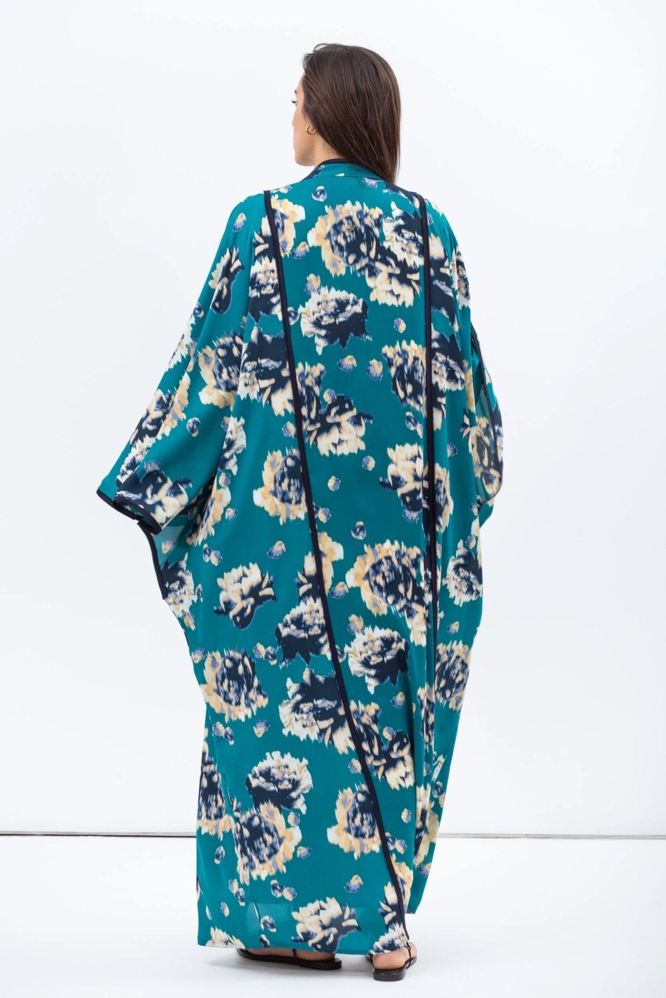 AB-FL-TL-AFP ABAYA - CHIKA - MIRA Y MANO