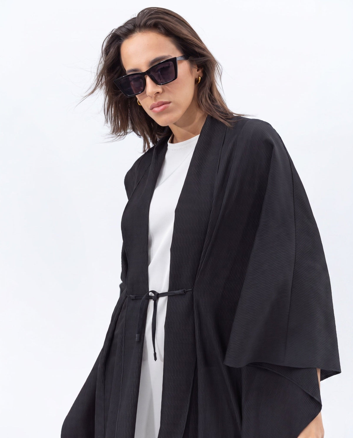 AB-FL-TXT-BLK ABAYA - CHIKA - MIRA Y MANO