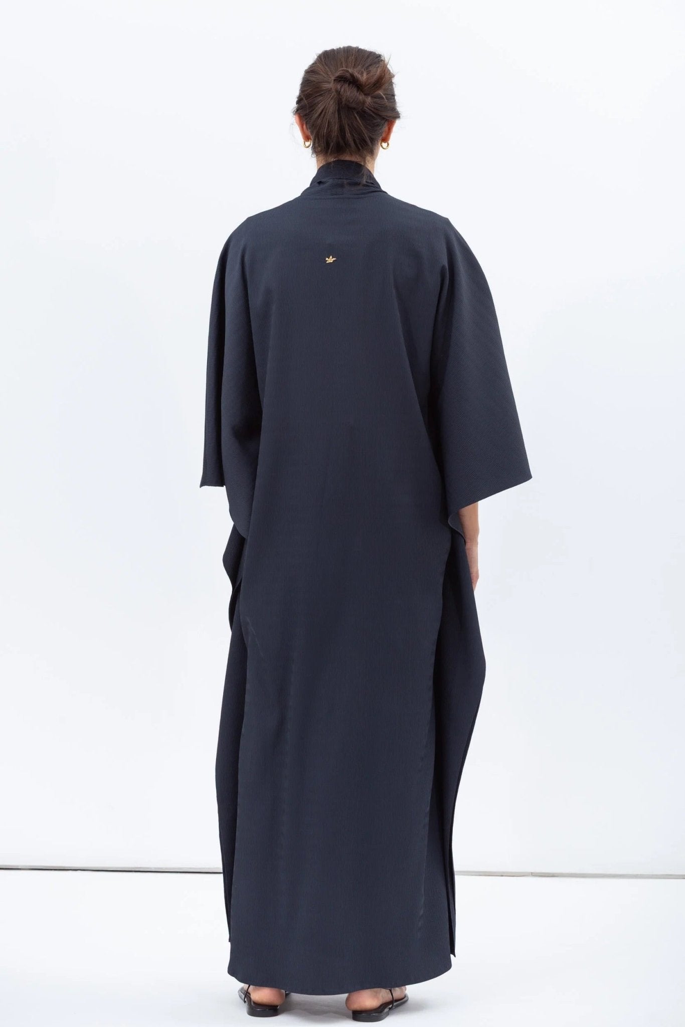 AB - FL - TXT - TBLU ABAYA - CHIKA - MIRA Y MANO
