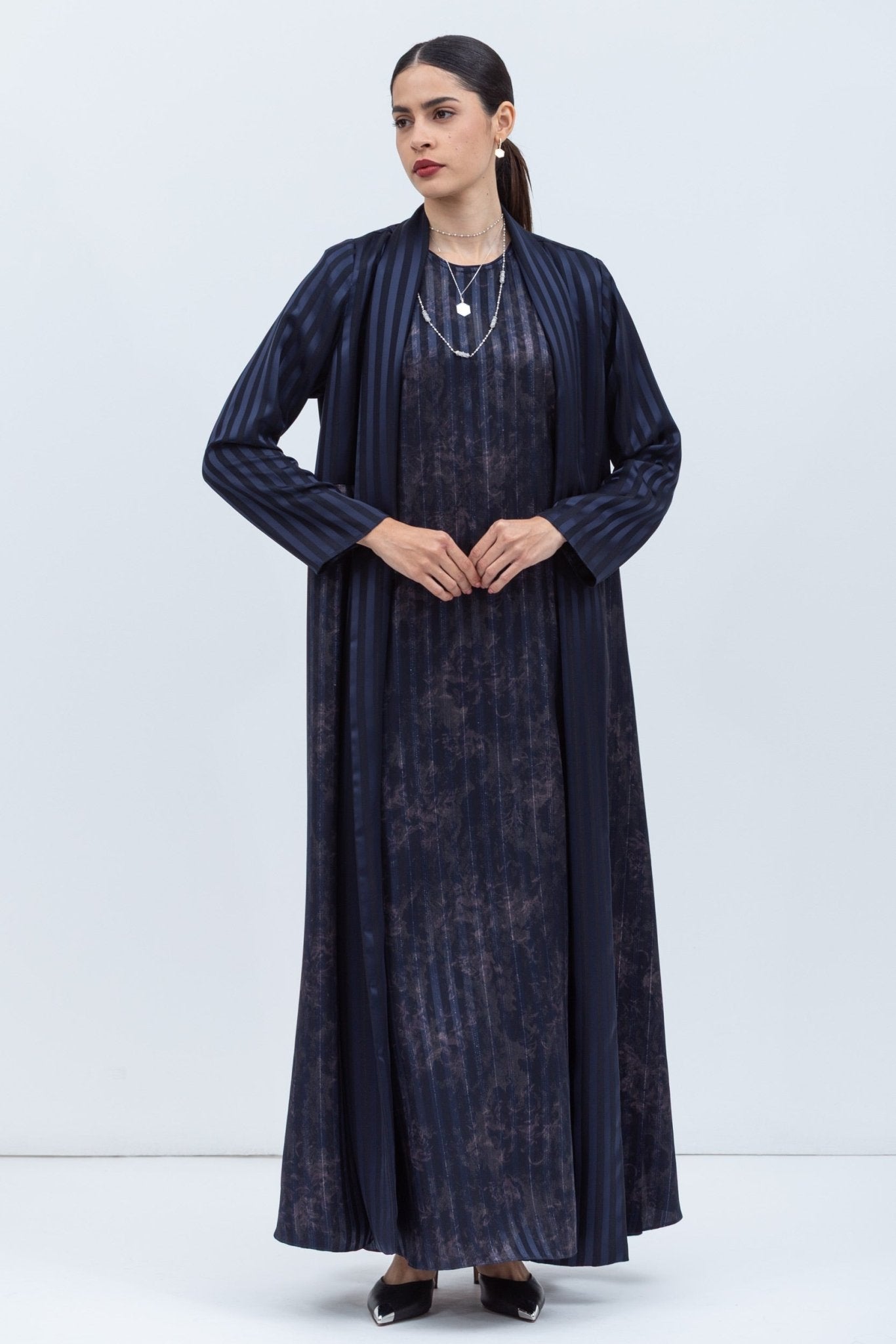 AB - FLW - STR - BL - A ABAYA - CHIKA - MIRA Y MANO