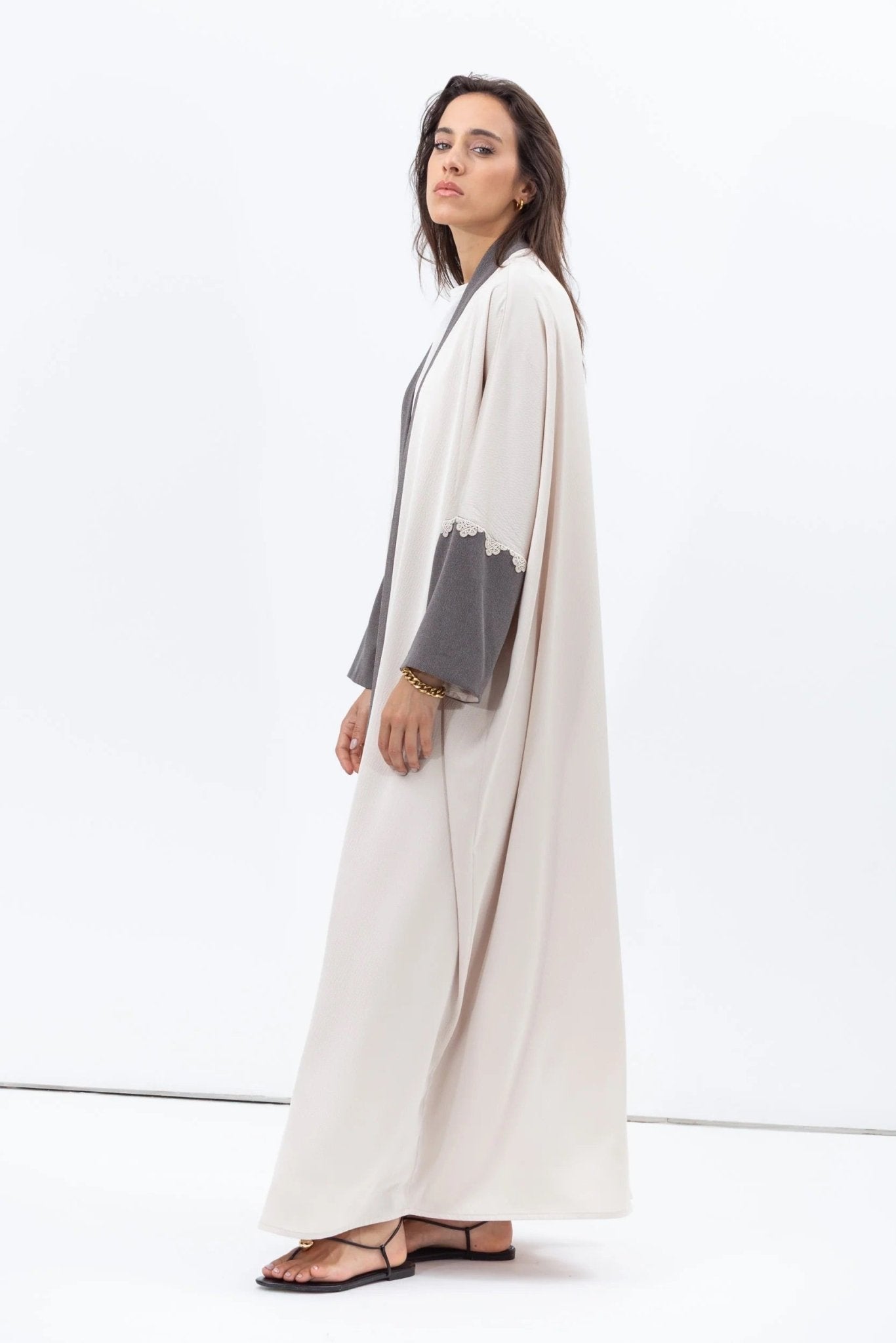 AB-LC-BGE-GRYTD ABAYA - CHIKA - MIRA Y MANO