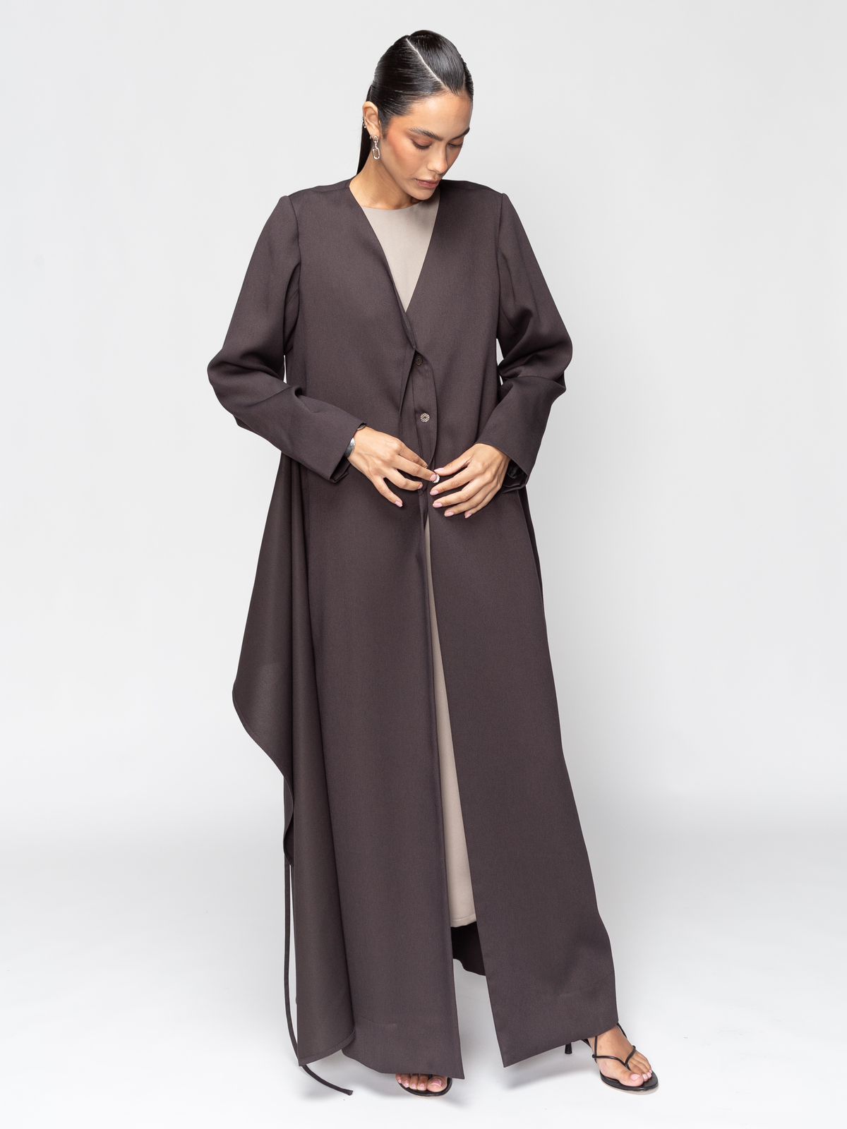 AB - OVL - BRW23 ABAYA - CHIKA - MIRA Y MANO