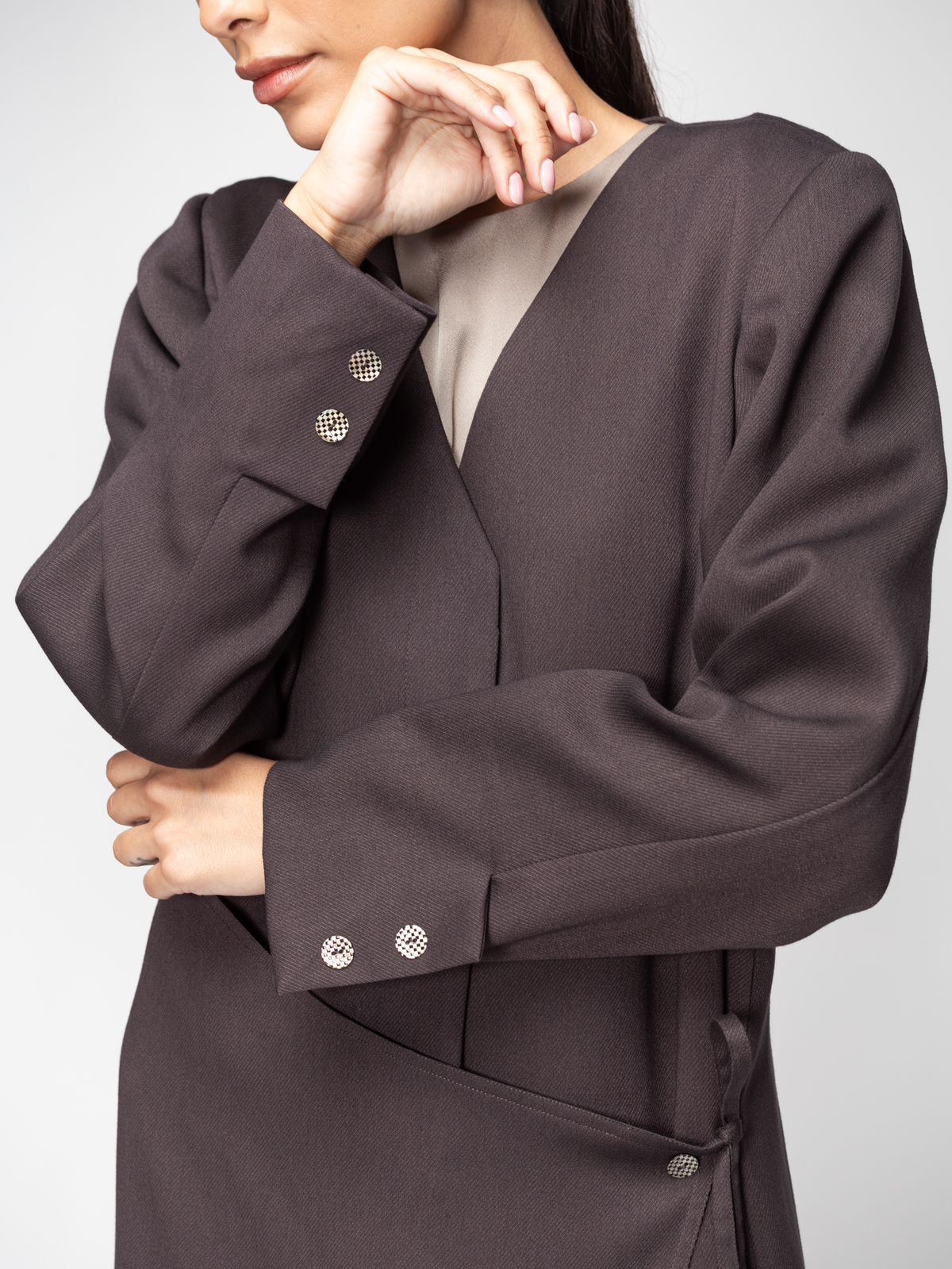 AB - OVL - BRW23 ABAYA - CHIKA - MIRA Y MANO