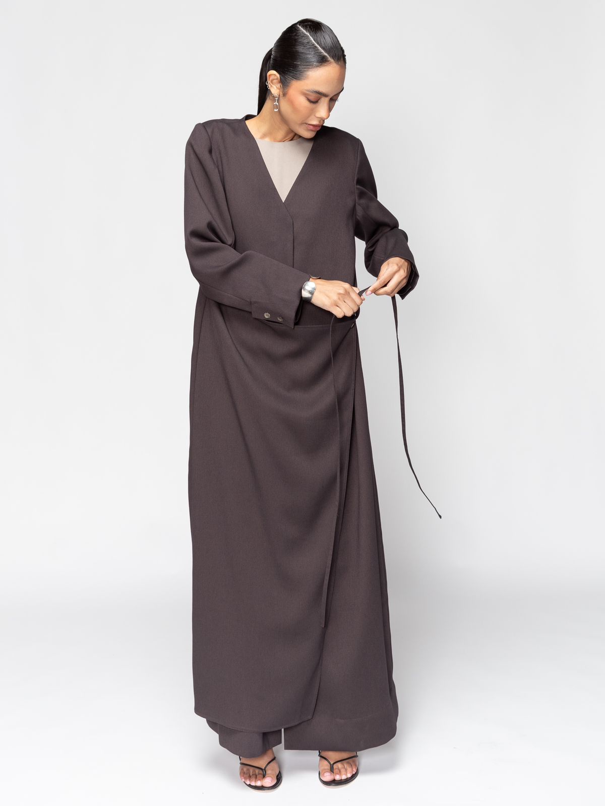 AB - OVL - BRW23 ABAYA - CHIKA - MIRA Y MANO