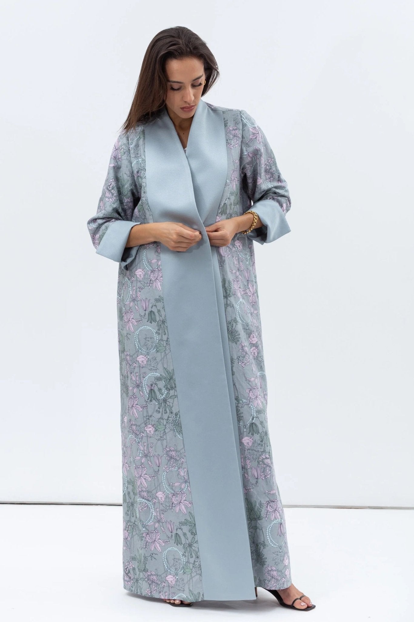 AB-OVR-SCP-BGFP ABAYA - CHIKA - MIRA Y MANO