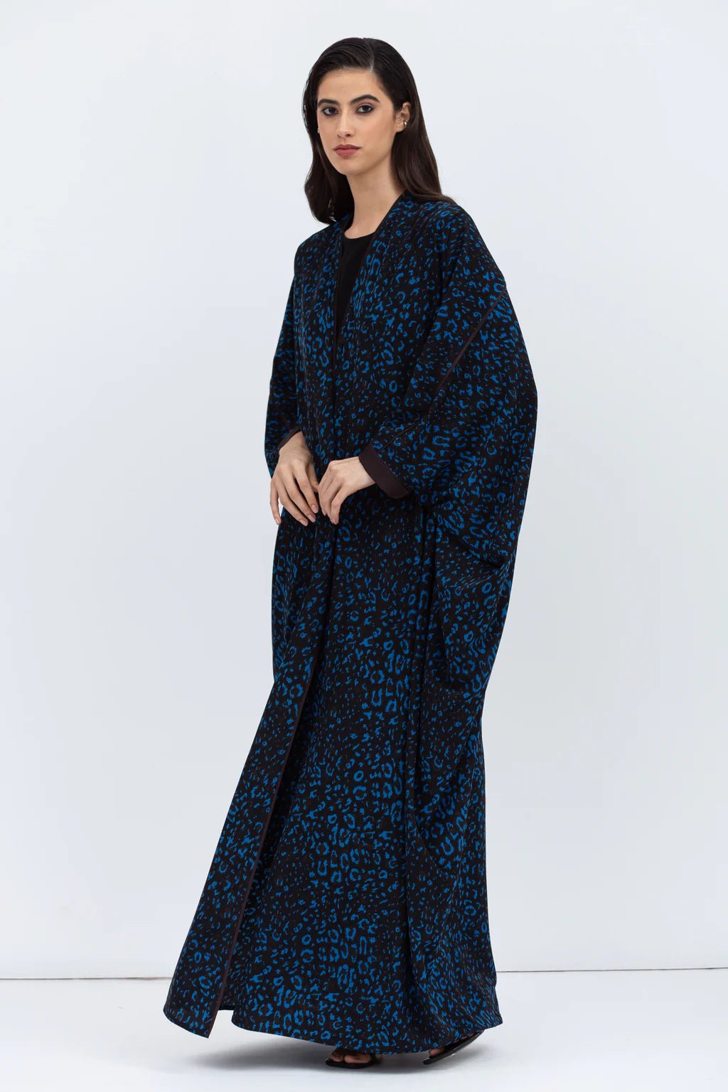 AB - PATT - BLL ABAYA - CHIKA - MIRA Y MANO